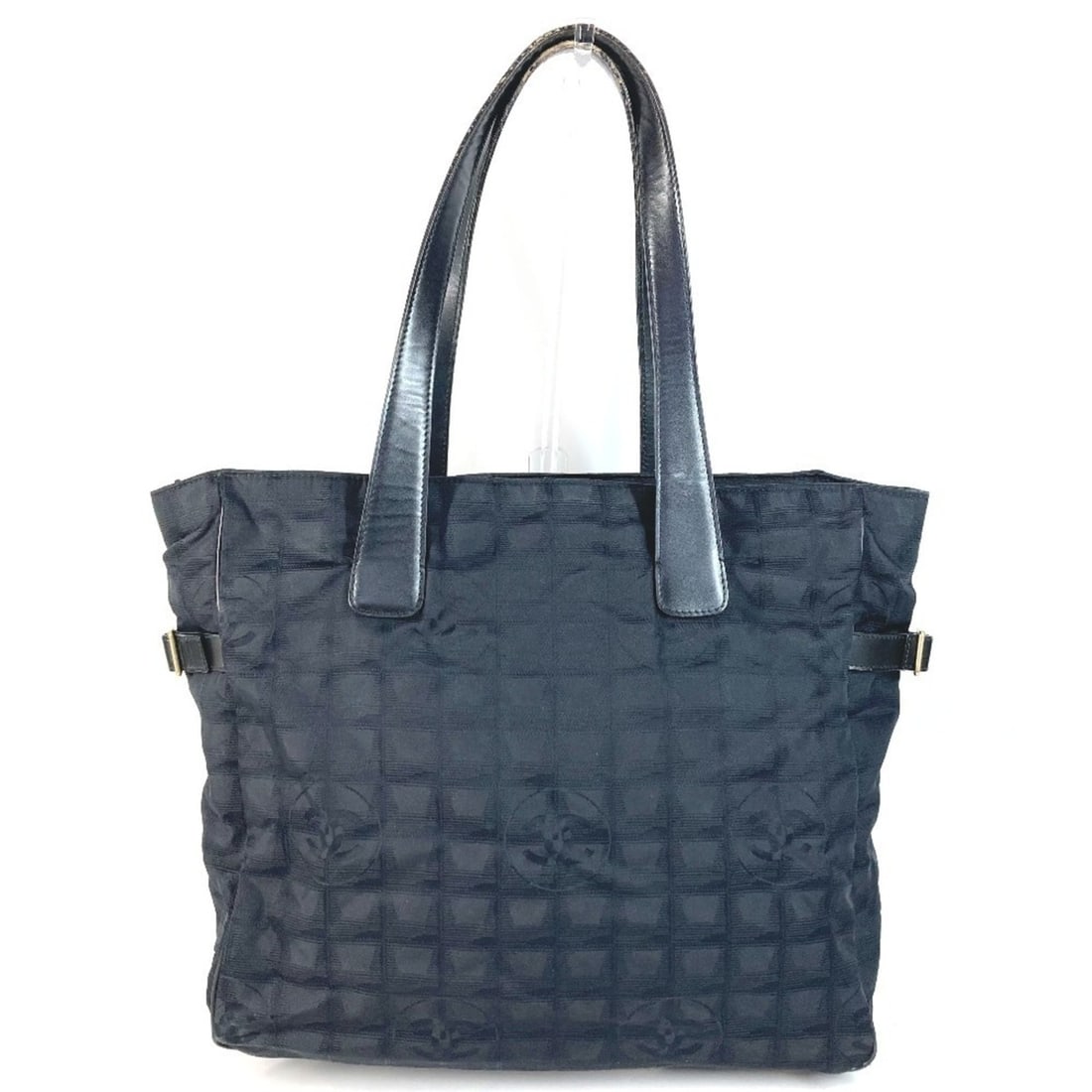 CHANEL A15825 New Travel Line GM Tote Bag, Shoulder Nylon Leather, Men's & Women's, Black: --- Catalog ---Category: SizeSize (HxWxD): 30.5cm x 34cm x 12cm / 12'' x 13.38'' x 4.72''Category: DesignType: Shoulder bag, Tote bagColor: BlackGender: Men,WomenMaterial: Nylon , Leather Category: Ge