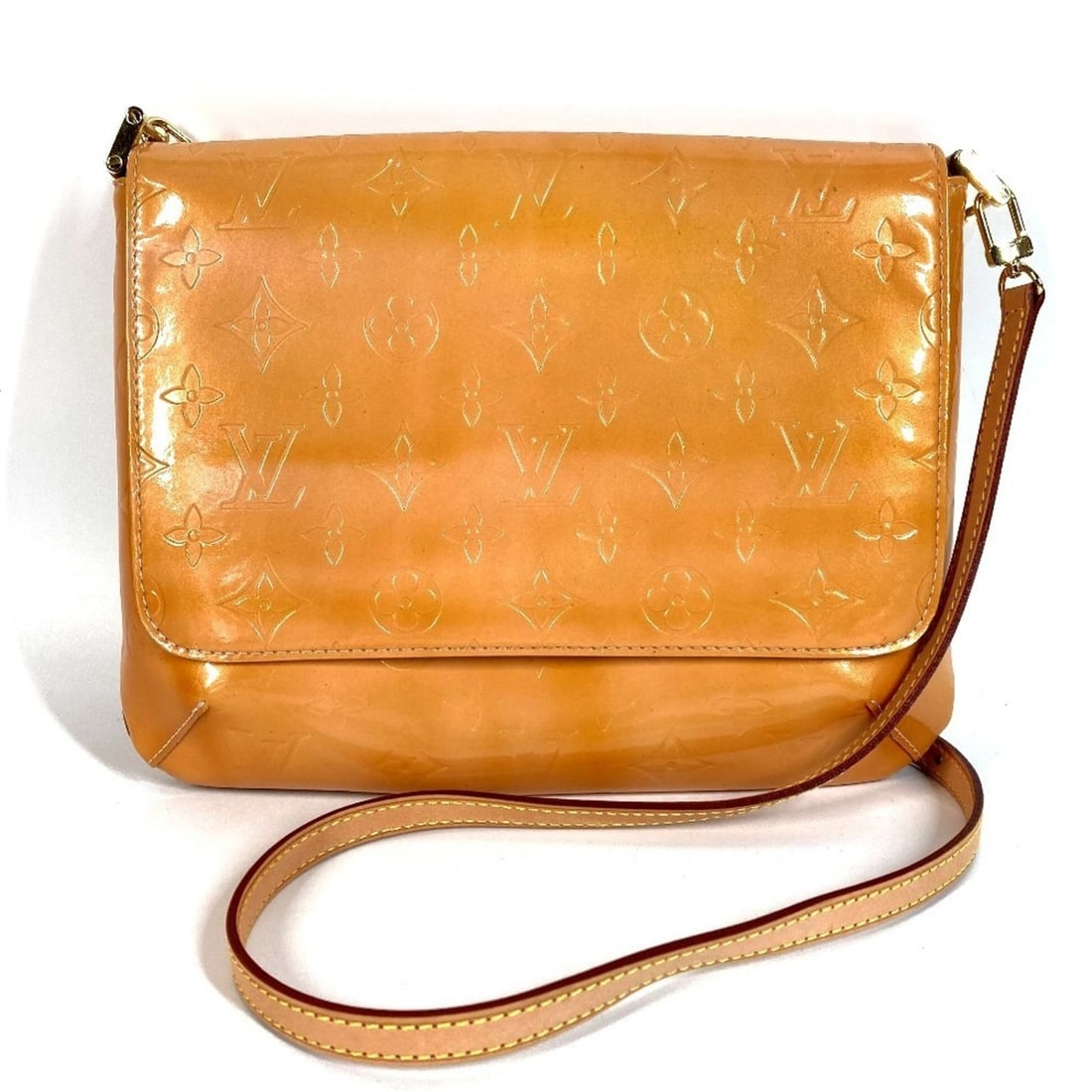 LOUIS VUITTON M91070 Monogram Vernis Thompson Street Shoulder Bag, Flap Canvas, Women's, Marshmallow: --- Catalog ---Category: SizeSize (HxWxD): 19.5cm x 25.5cm / 7.67'' x 10.03''Category: DesignType: Shoulder bagColor: PinkGender: WomenMaterial: Monogram Vernis Category: GeneralMPN: M91070Brand: Loui