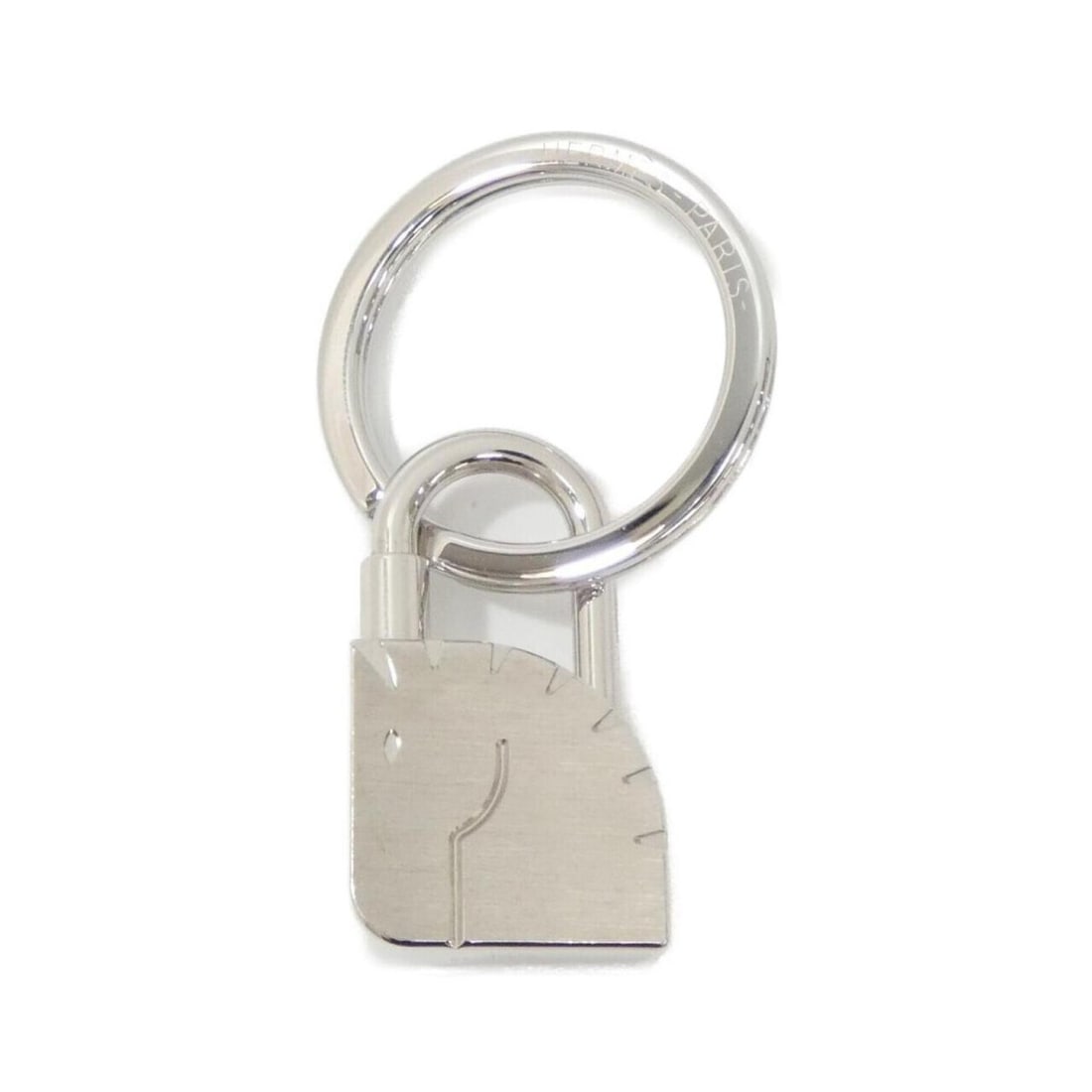 Hermes Cadena Horse 077275FP Keyring: --- Catalog ---Category: SizeCharm Size: 3.5cm x 2cm / 1.38'' x 0.79''Chain/Strap Length: 5.5cm / 2.16''Category: DesignType: KeyringColor: SilverGender: Women,MenCategory: GeneralMPN: 077275FPBrand: