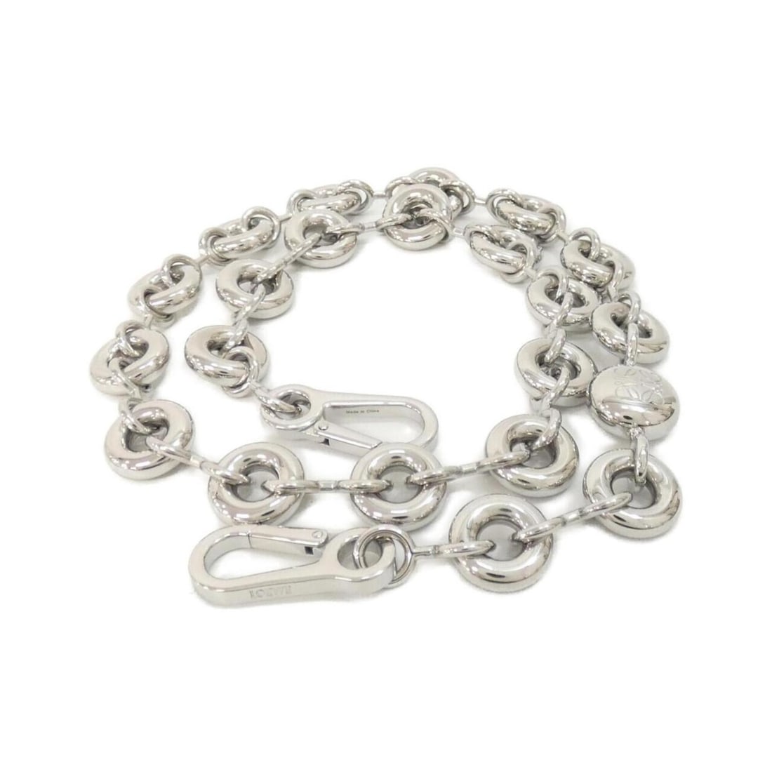 Loewe Donut Chain C564T03X50 Strap: --- Catalog ---Category: SizeSize (HxWxD): 68.5cm x 1.8cm / 26.96'' x 0.7''Category: DesignType: Key ChainColor: SilverGender: Women,MenCategory: GeneralBrand: Loewe--- Item List ---Section: