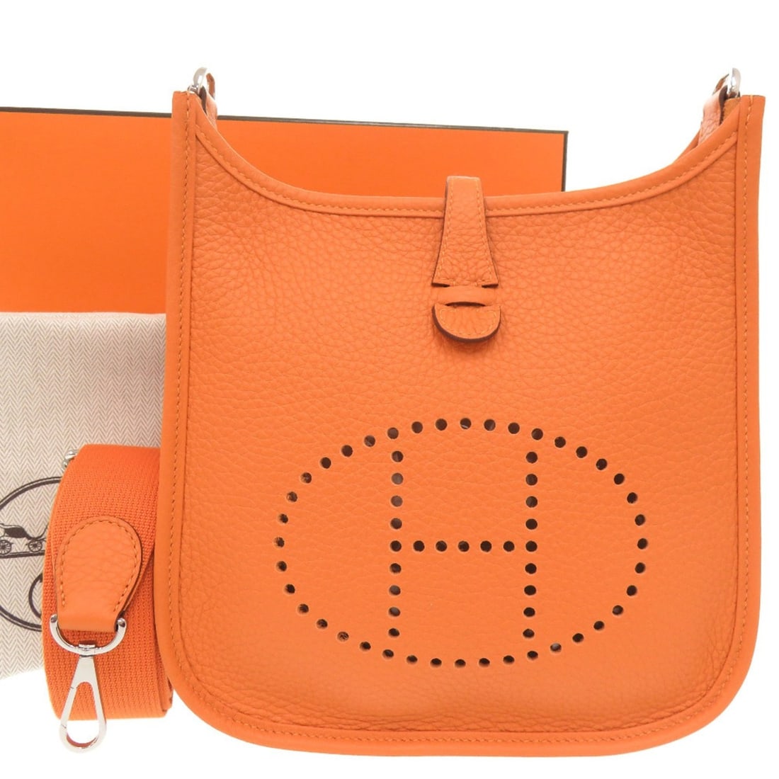 Unused Hermes Evelyne 23 Taurillon Clemence Orange Shoulder Bag with Silver Hardware, K Stamp,: --- Catalog ---Category: SizeSize (HxWxD): 24cm x 23cm x 7cm / 9.44'' x 9.05'' x 2.75''Category: DesignType: Shoulder bagColor: OrangeGender: WomenMaterial: Taurillon clemence leather Category: Genera