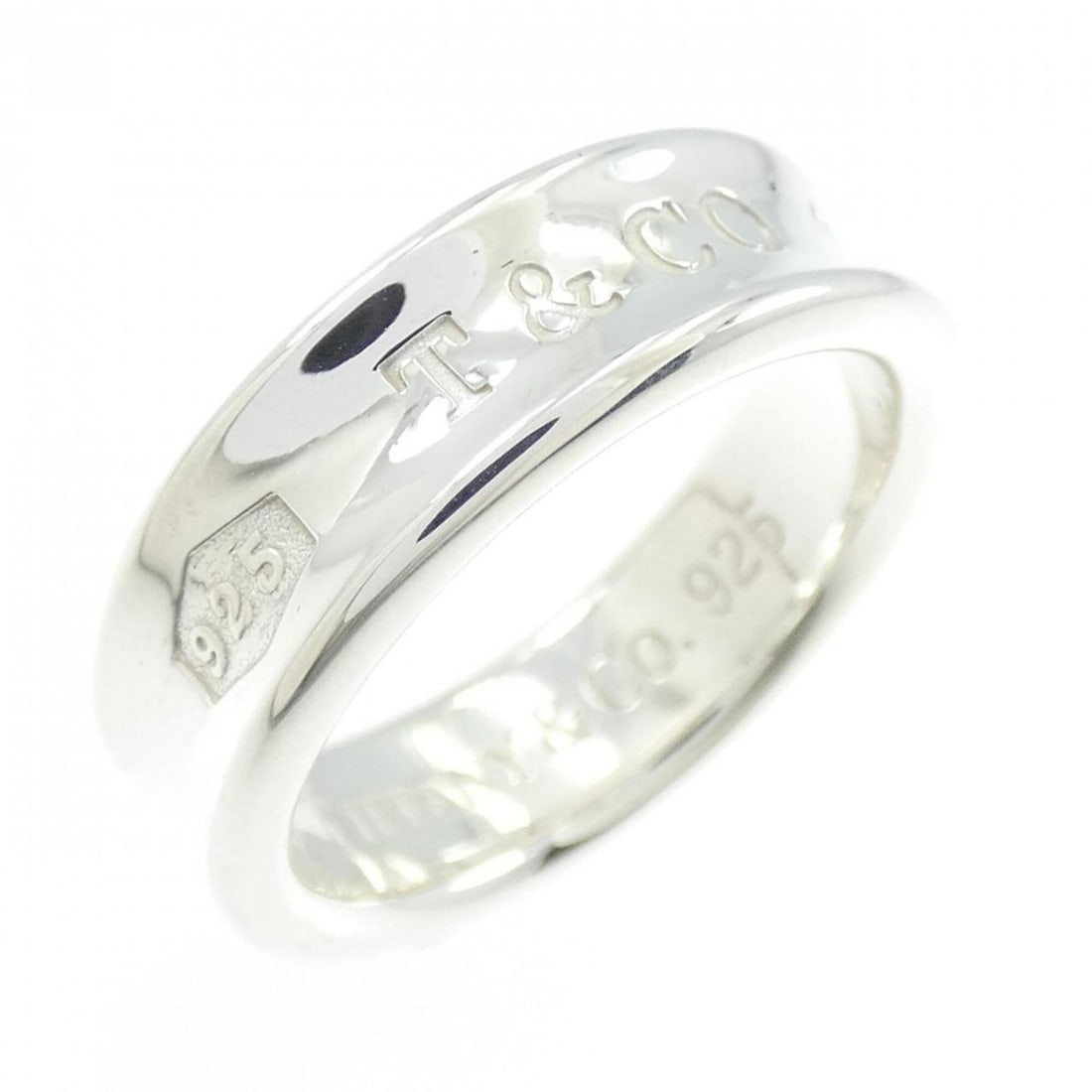 Tiffany 1837 Ring: --- Catalog ---Category: SizeJP Size: 19US Size: 9.5Category: DesignColor: SilverGender: Women,MenMaterial: Silver 925Category: GeneralBrand: Tiffany--- Item List ---Section: ConditionRanking: Rank A