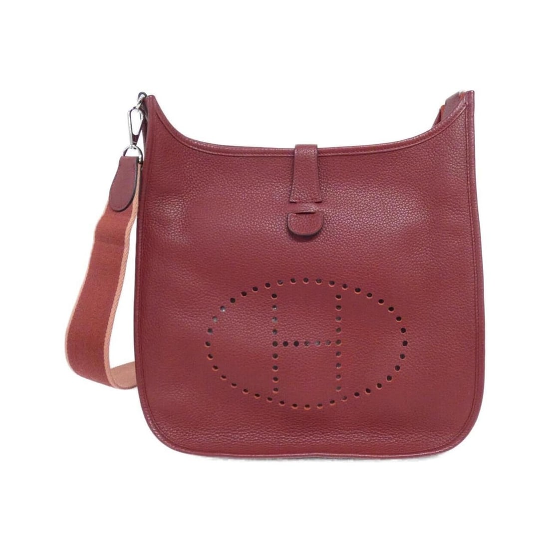 Hermes Evelyne 3 GM 056275CK Shoulder Bag: --- Catalog ---Category: SizeSize (HxWxD): 32cm x 30cm x 9cm / 12.59'' x 11.81'' x 3.54''Category: DesignType: Shoulder bagColor: Rouge HGender: Women,MenMaterial: Taurillon clemence leather