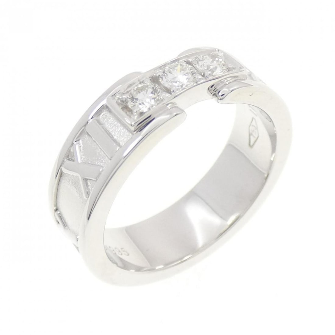 Tiffany Atlas Ring: --- Catalog ---Category: SizeJP Size: 8US Size: 4.5Category: DesignType: Band ringGender: WomenMaterial: White gold (18K)Category: GeneralLine: AtlasBrand: Tiffany--- Item List ---Section: ConditionRa