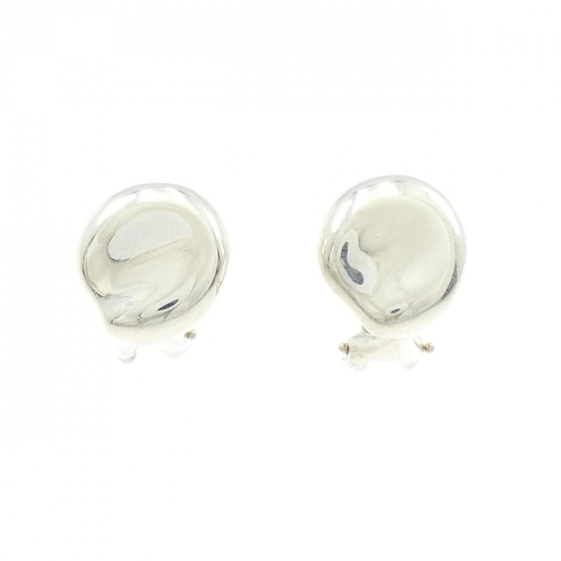 Tiffany Nugget Earrings: --- Catalog ---Category: SizeStone Size (HxW): 12.30mm x 11.60mm / 0.48'' x 0.46''Category: DesignColor: SilverGender: WomenMaterial: SilverCategory: GeneralBrand: Tiffany--- Item List ---Section: