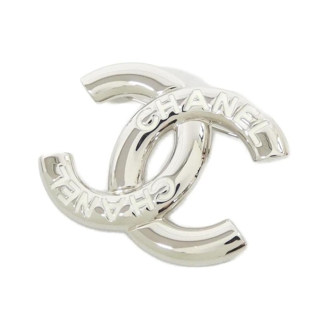 Chanel ABE828 Brooch: --- Catalog ---Category: SizeSize (HxWxD): 3.9cm x 5.2cm / 1.53'' x 2.04''Category: DesignType: BroochColor: WhiteGender: WomenCategory: GeneralBrand: Chanel--- Item List ---Section: ConditionRanking: