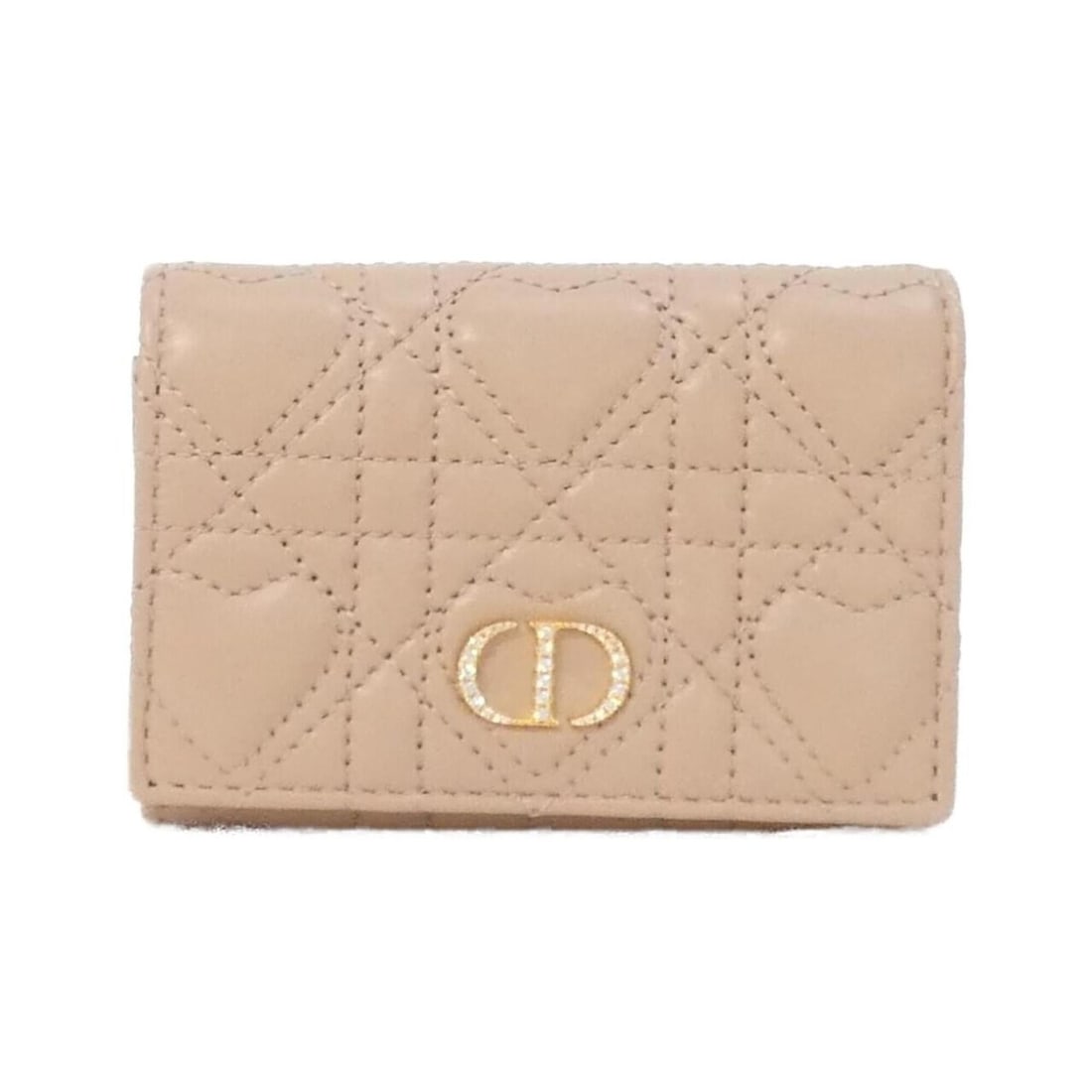 Christian Dior Caro S4206UJNH Wallet: --- Catalog ---Category: SizeSize (HxWxD): 7.5cm x 11cm x 2cm / 2.95'' x 4.33'' x 0.78''Category: DesignType: Wallet (bi-fold)Color: Dusty pinkGender: WomenMaterial: Leather Leather/Fur Type: Lamb