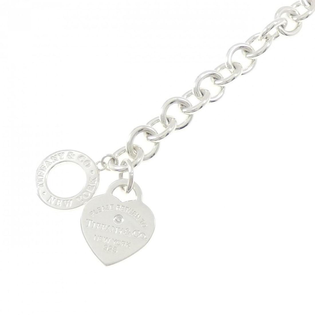 Tiffany Heart Tag Bracelet: --- Catalog ---Category: SizeLength: 18.5cm / 7.28''Category: DesignType: Charm braceletStone: DiamondGender: WomenMaterial: Silver 925Category: GeneralBrand: Tiffany--- Item List ---Section: