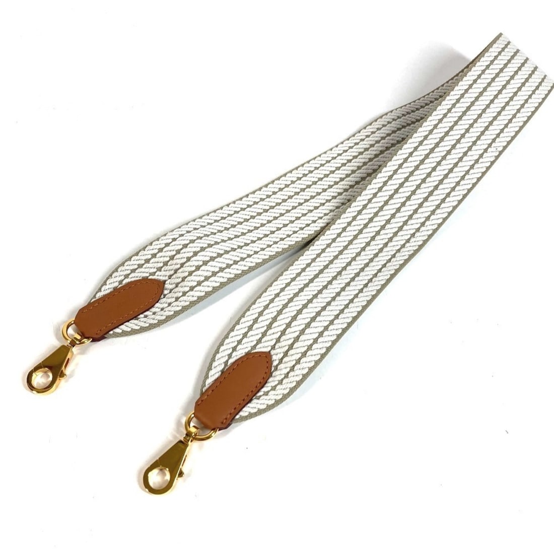 HERMES Bandoulière Sangle Cordage Accessory Shoulder Strap Leather Canvas Men's Women's Barrière: --- Catalog ---Category: SizeHandle/Strap Length: 77cm / 30.31''Category: DesignType: StrapColor: WhiteGender: Men,Women,UnisexMaterial: Canvas, LeatherCategory: GeneralBrand: HermesCountry of Origin: