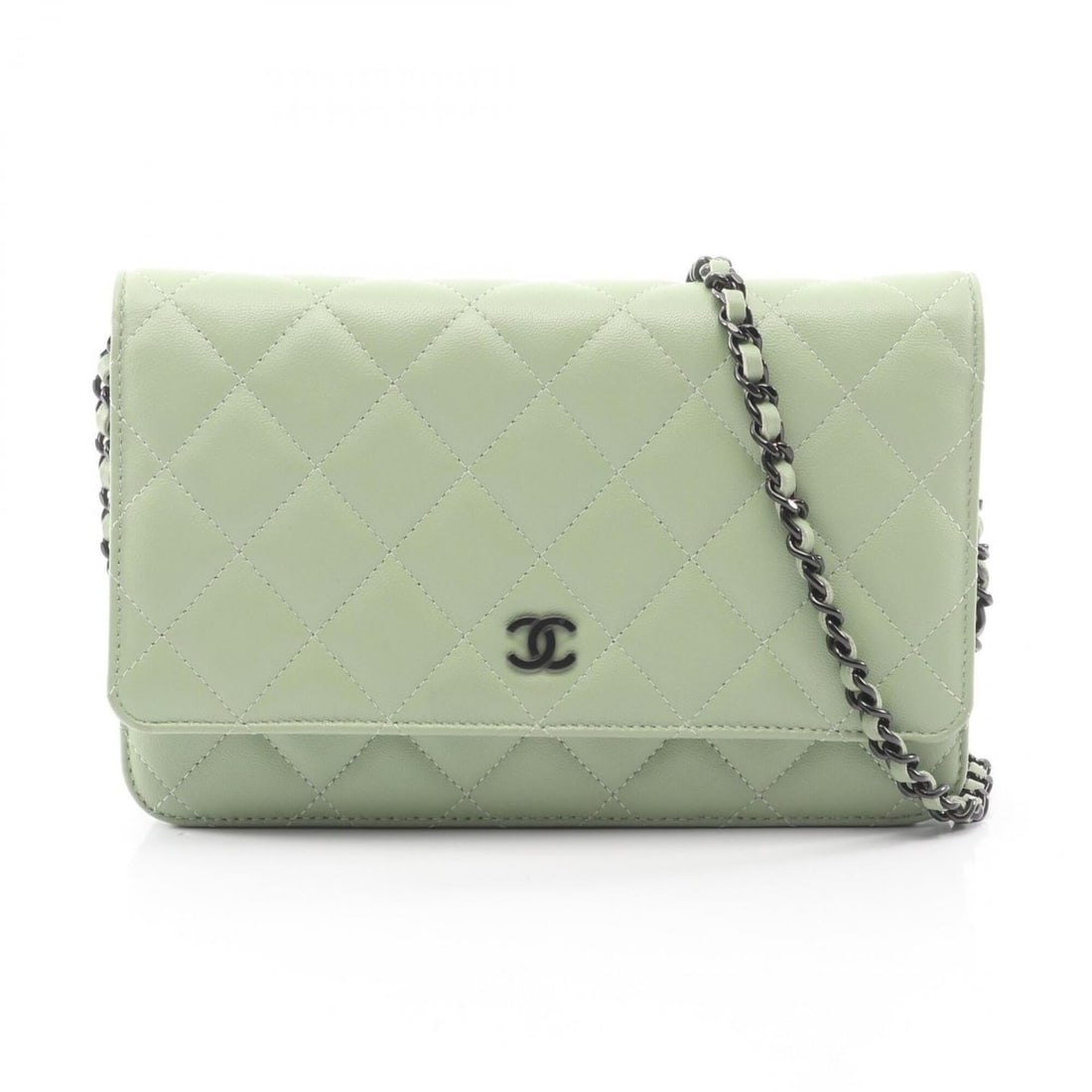 Chanel Matelassé Shoulder Bag/Handbag with Black Hardware, Lambskin Leather, Women's, Green Tone: --- Catalog ---Category: SizeSize (HxWxD): 12cm x 19cm x 3.5cm / 4.72'' x 7.48'' x 1.37''Strap Length: 122cm / 48.03''Category: DesignType: Handbag, Shoulder bagColor: GreenGender: WomenMaterial: Leat