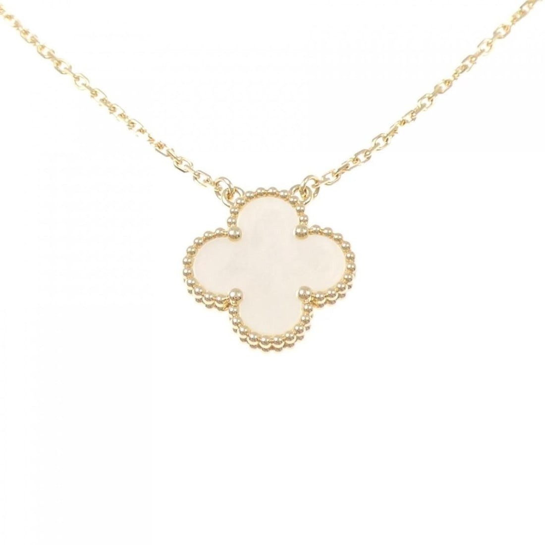 Van Cleef & Arpels Vintage Alhambra Necklace: --- Catalog ---Category: SizePendant Size: 15.5mm x 14.6mm / 0.61'' x 0.57''Neck Circumference: 41 cm - 46 cm / 16.14'' - 18.11''Category: DesignColor: Yellow goldStone: Mother of pearlGender: