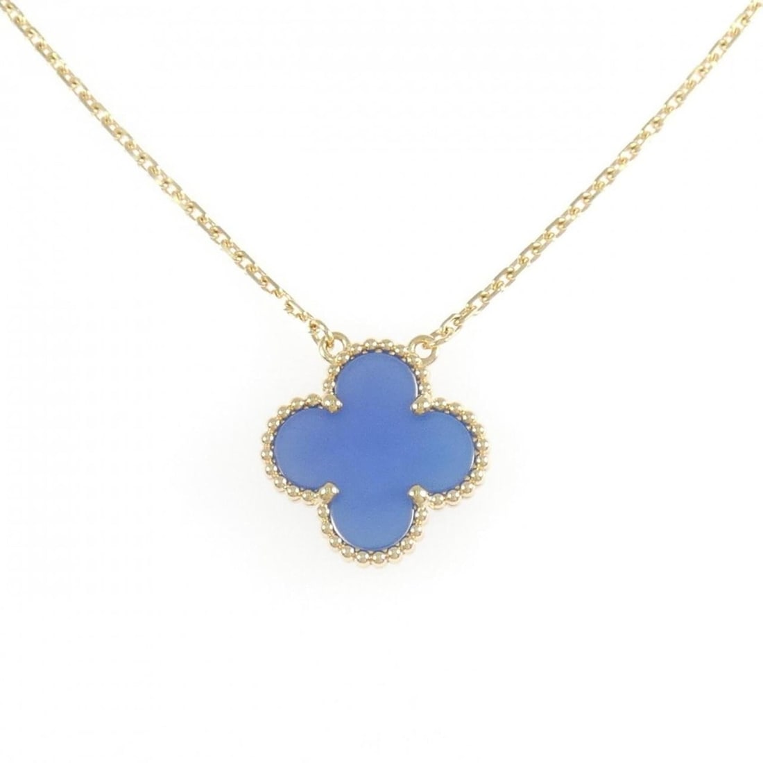 Van Cleef & Arpels Vintage Alhambra Necklace: --- Catalog ---Category: SizePendant Size: 14.9mm x 14.9mm / 0.58'' x 0.58''Neck Circumference: 43 cm - 47 cm / 16.92'' - 18.5''Category: DesignColor: Yellow goldGender: WomenMaterial: Yellow gold