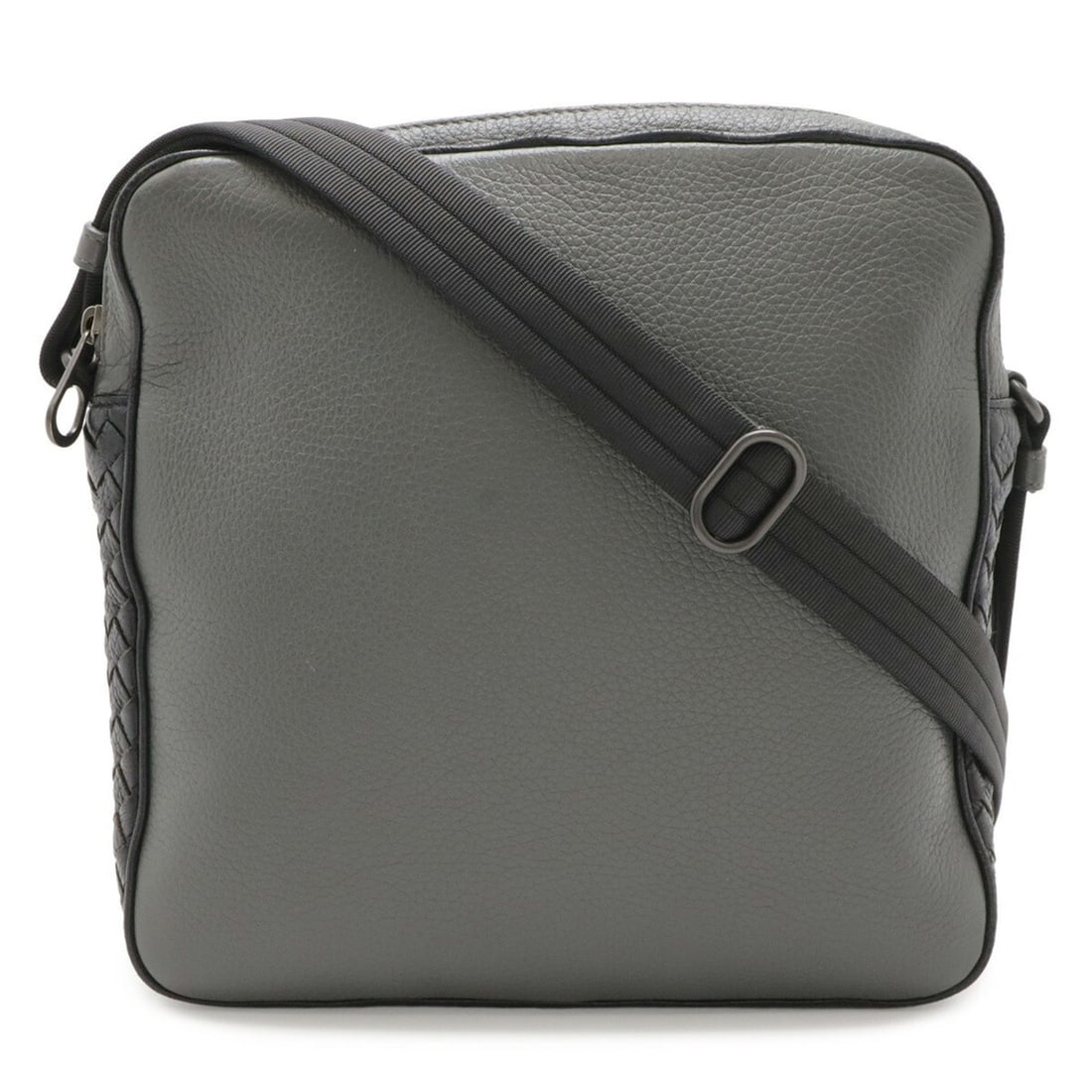 BOTTEGA VENETA Bottega Veneta Intrecciato Shoulder Bag Black 451152: --- Catalog ---Category: SizeWeight: 780g / 1.71lb.Size (HxWxD): 25cm x 25.5cm x 8cm / 9.84'' x 10.03'' x 3.14''Strap Length: 135cm / 53.14''Category: DesignType: Shoulder bagColor: BlackStyle: Casual