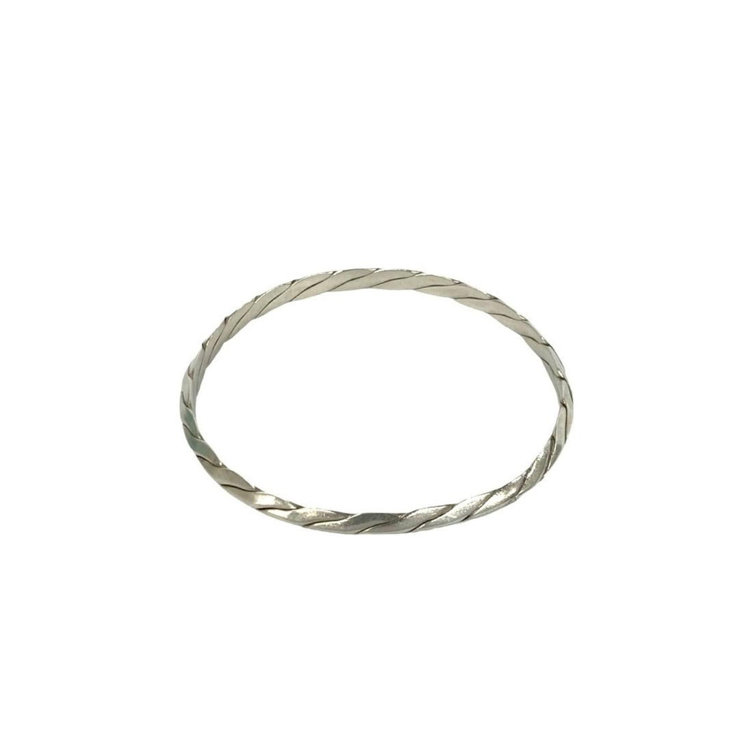 TIFFANY&Co. Tiffany Knife Edge Twist Bangle, Sterling Silver 925 Bracelet, Accessory, 31215: --- Catalog ---Category: SizeLength: 20cm / 7.87''Category: DesignType: BangleColor: SilverGender: WomenMaterial: Silver 925Category: GeneralBrand: Tiffany--- Item List ---Section: ConditionRanking: R