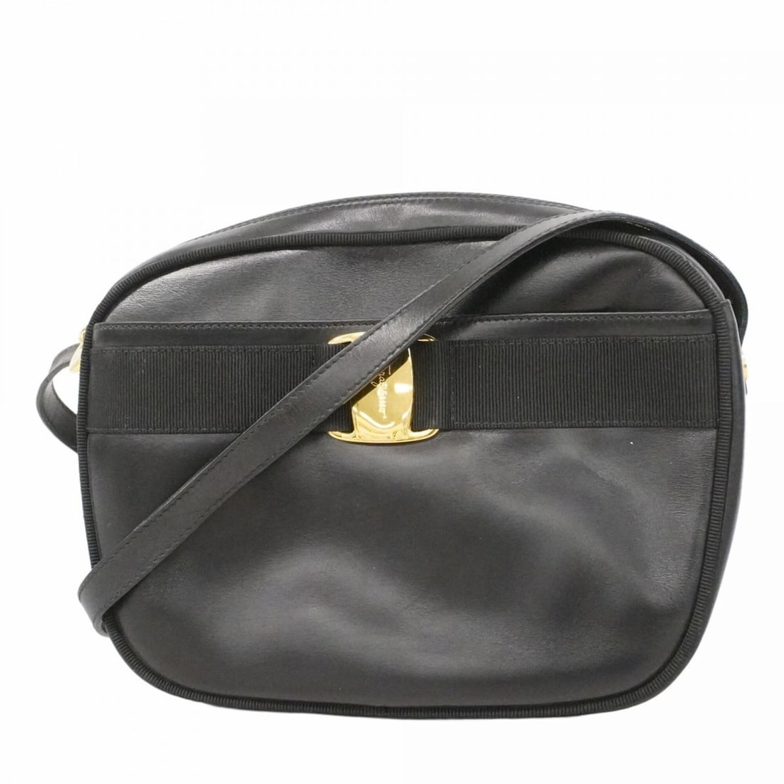 Salvatore Ferragamo Vara Leather Shoulder Bag, Black, Women's, P2901905: --- Catalog ---Category: SizeSize (HxWxD): 17cm x 23.5cm x 8.5cm / 6.69'' x 9.25'' x 3.34''Category: DesignType: Shoulder bagColor: BlackGender: WomenMaterial: Leather Hardware Color: GoldCategory: Ge