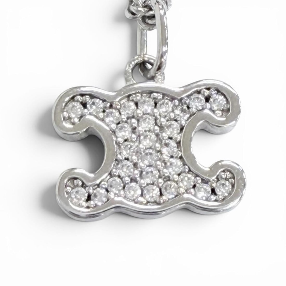 CELINE 460GB6BZI Triomphe Rhinestone Necklace, Silver, Made in Italy, Women's, with Box and Dust: --- Catalog ---Category: SizePendant Size: 8mm x 11mm / 0.31'' x 0.43''Neck Circumference: 37 cm - 40.5 cm / 14.56'' - 15.94''Category: DesignColor: SilverStone: RhinestoneGender: WomenMaterial: Rhine