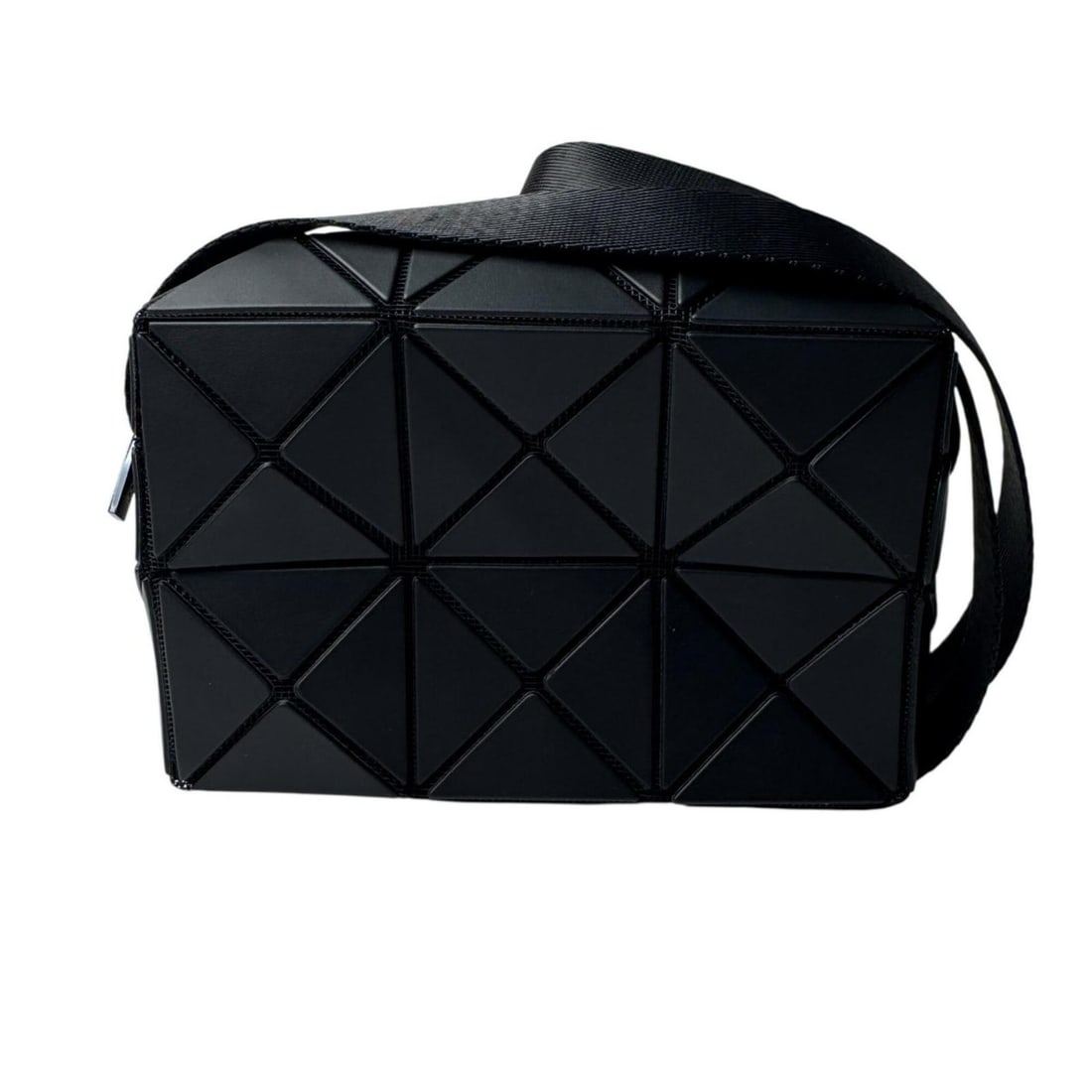 Issey Miyake Bao Mini Shoulder Bag, Crossbody Bag for Women: --- Catalog ---Category: SizeSize (HxWxD): 11.5cm x 18cm x 6cm / 4.52'' x 7.08'' x 2.36''Category: DesignType: Shoulder bagColor: BlackGender: WomenMaterial: Polyester , Nylon Category: GeneralBrand: 