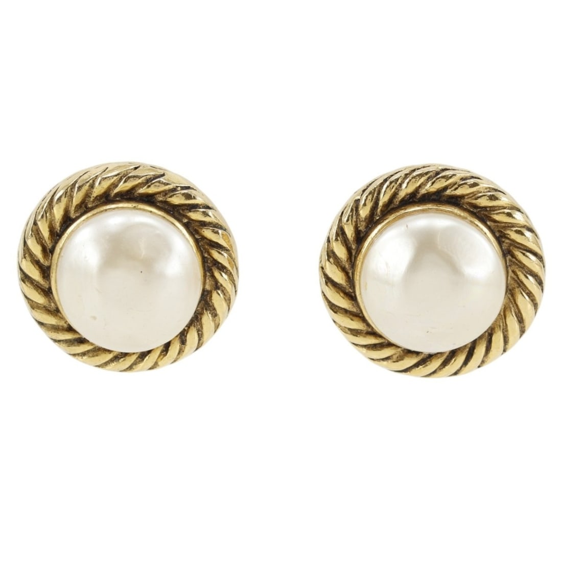 Chanel earrings, gold plated with faux pearls, approximately 24.6g, women's.: --- Catalog ---Category: SizeSize (HxWxD): 26.00mm x 27.00mm / 1.02'' x 1.06''Category: DesignType: Clip earringsGender: WomenCategory: GeneralBrand: Chanel--- Item List ---Section: ConditionRanking: 
