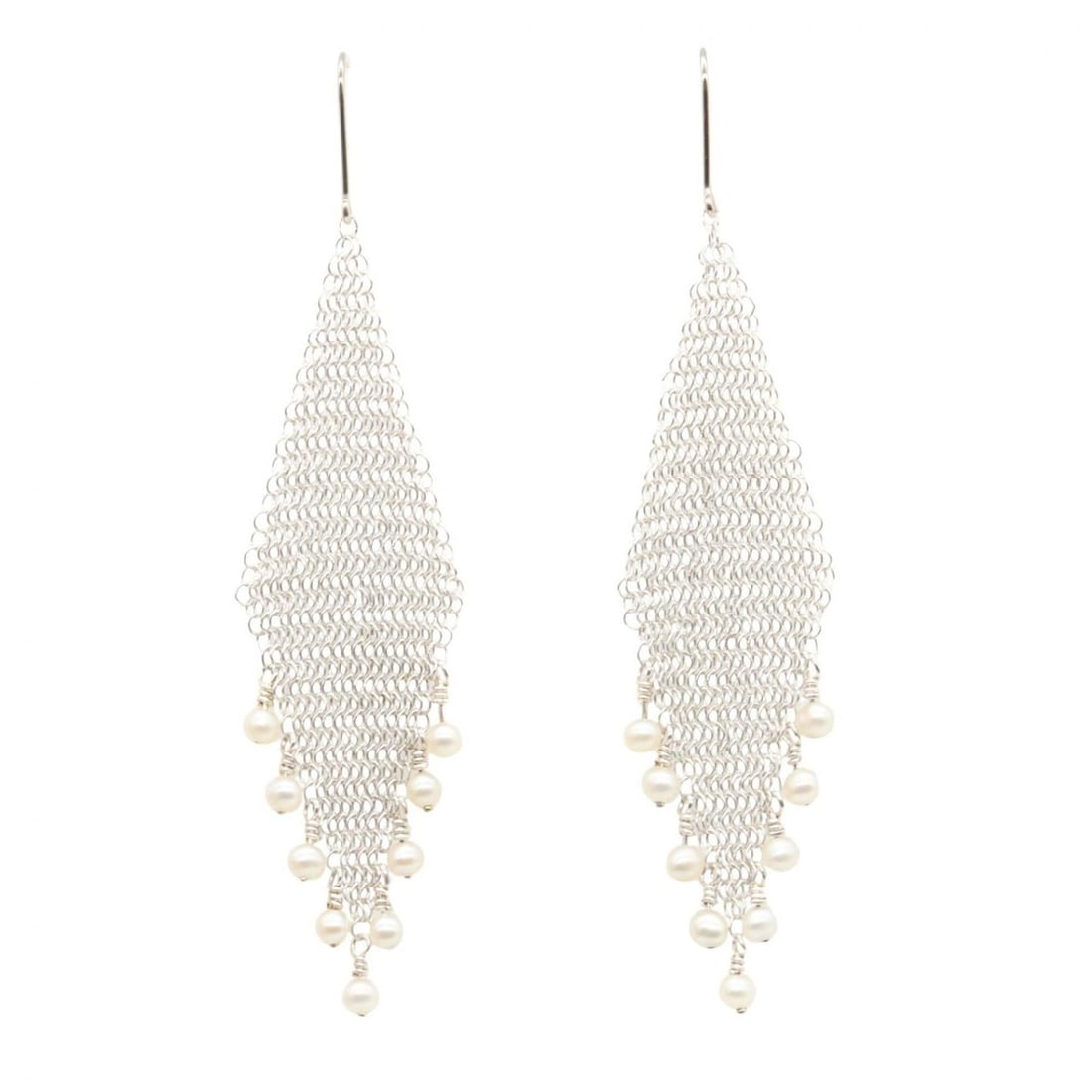 Tiffany & Co. Pearl Mesh Earrings, Sterling Silver 925, Pearl, Women's, Silver/White Tones: --- Catalog ---Category: SizeSize (HxWxD): 60.00mm x 18.00mm / 2.36'' x 0.71''Category: DesignType: Drop earringsColor: Silver, WhiteGender: WomenMaterial: Silver 925Category: GeneralBrand: Tiffany---