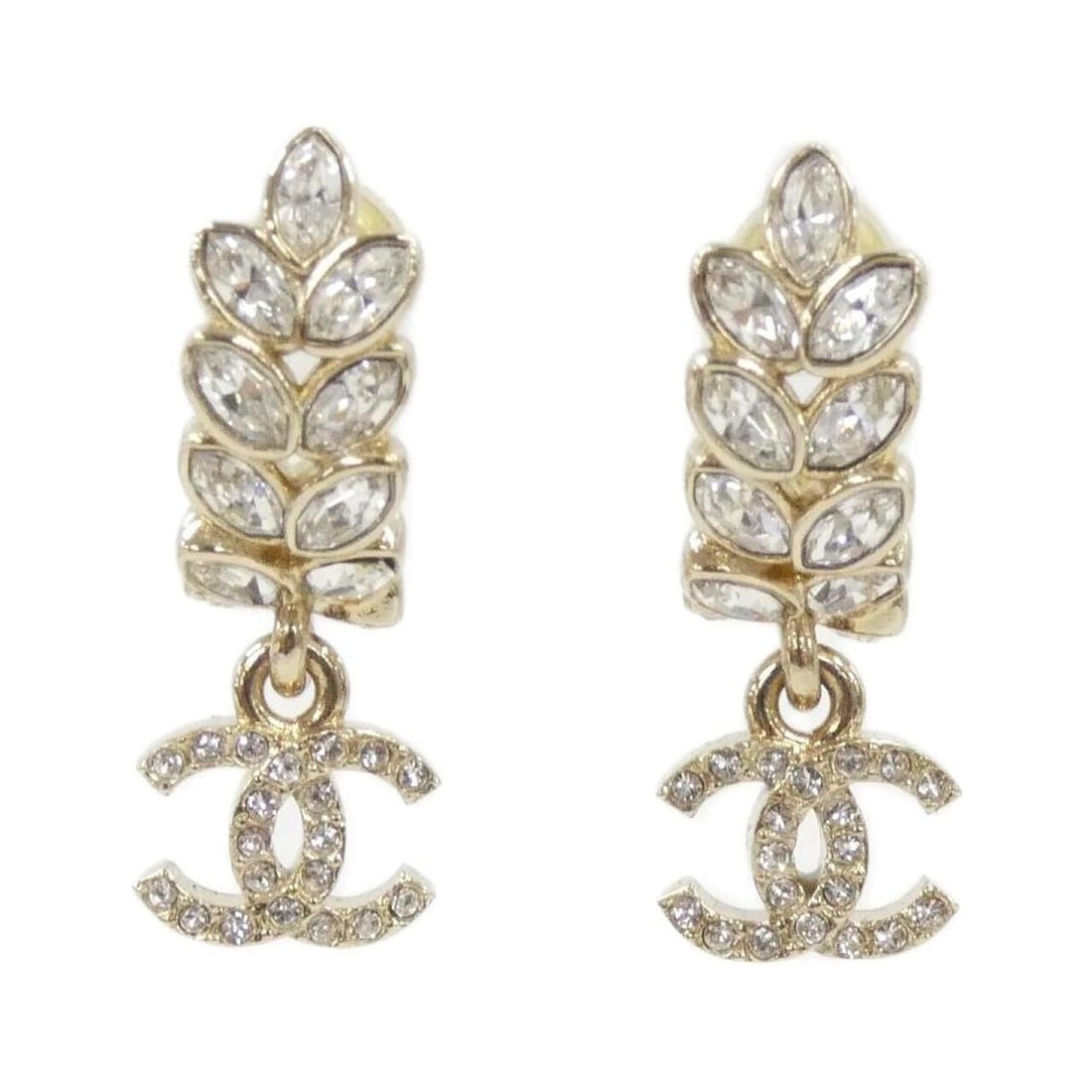 Chanel ABA545 Earrings: --- Catalog ---Category: SizeSize (HxWxD): 25.00mm x 10.00mm / 0.98'' x 0.39''Category: DesignType: Stud earringsColor: Clear, GoldGender: WomenCategory: GeneralBrand: Chanel--- Item List ---Section: