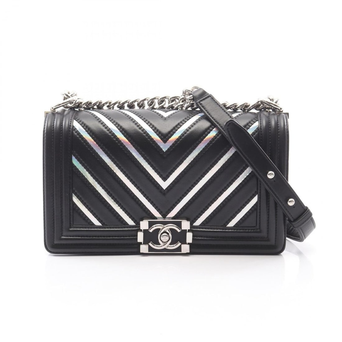 Chanel Boy V-stitch Shoulder Bag/Handbag, Lambskin Leather, Women's, Black/Silver, A67086: --- Catalog ---Category: SizeSize (HxWxD): 14.5cm x 25cm x 7cm / 5.7'' x 9.84'' x 2.75''Category: DesignType: Handbag, Shoulder bagColor: BlackGender: WomenMaterial: Leather Leather/Fur Type: Lambskin