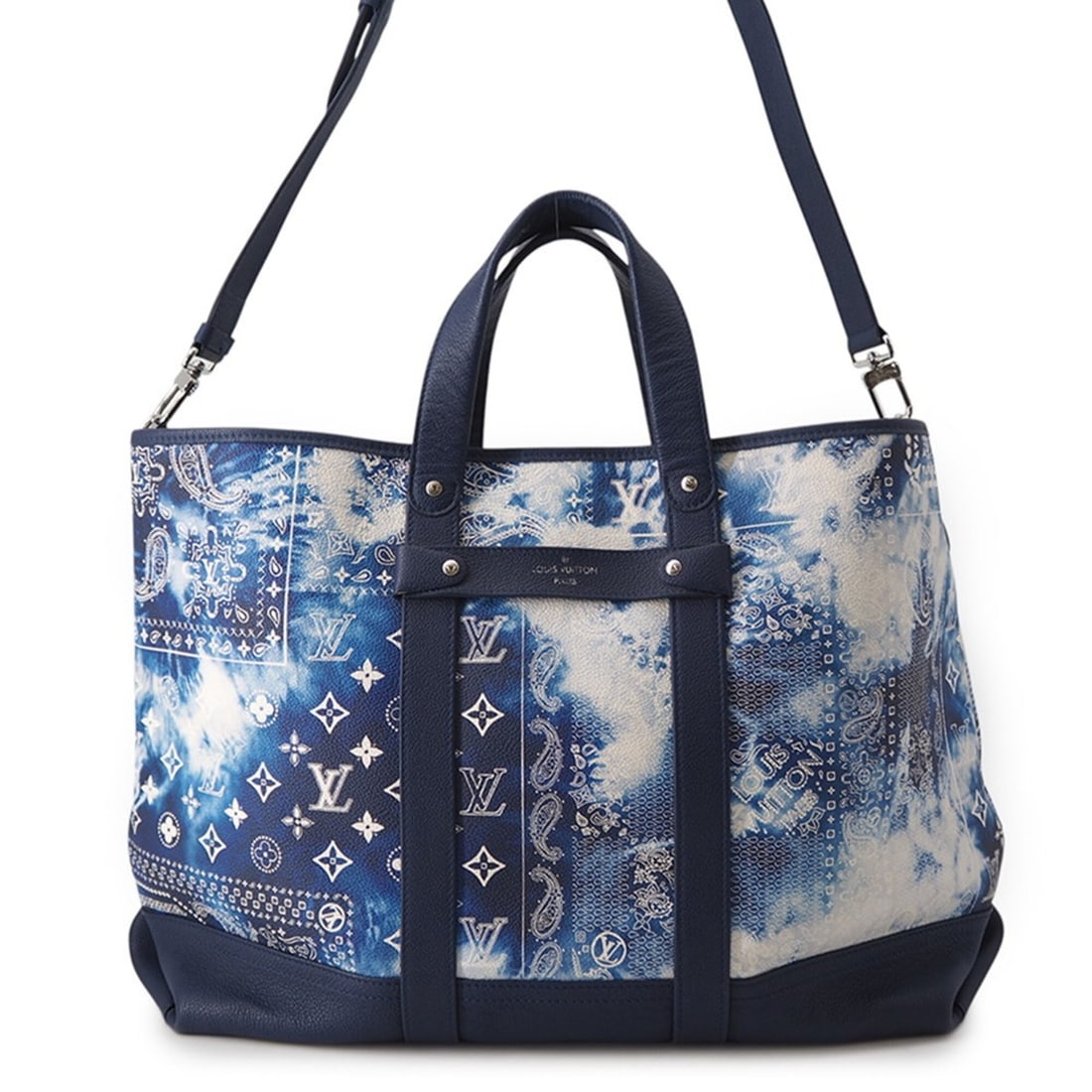 Louis Vuitton Monogram Bandana Trolley Tote Bag M20553 2-way Shoulder for Men Handbag LOUIS VUITTON: --- Catalog ---Category: SizeWeight: 1.35kg / 2.97lb.Size (HxWxD): 35cm x 54cm x 19cm / 13.77'' x 21.25'' x 7.48''Strap Length: 87cm - 110.5cm / 34.25'' - 43.5''Category: DesignType: Handbag, Tote bag