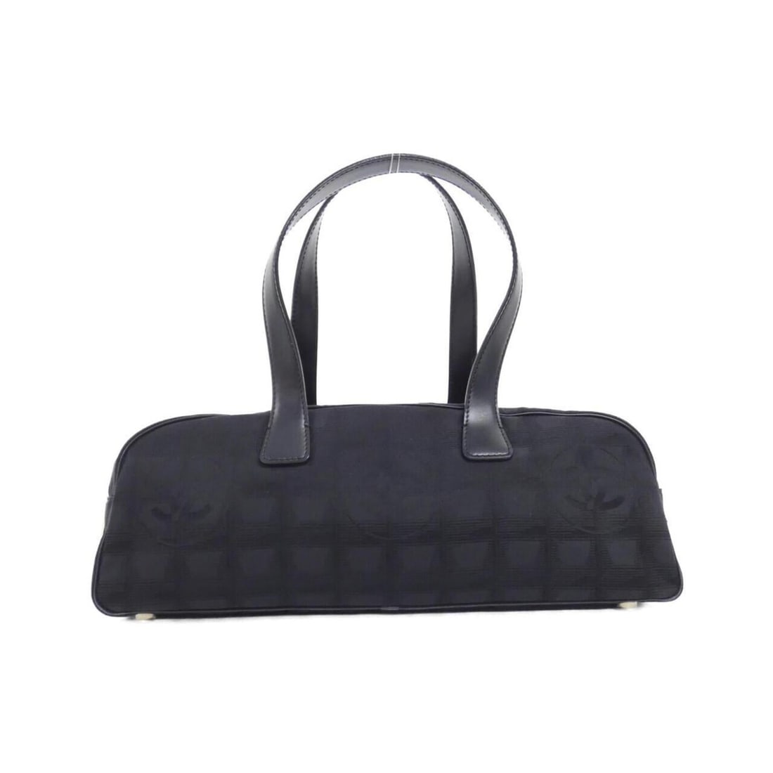 Chanel Travel Line 15828 Handbag: --- Catalog ---Category: SizeSize (HxWxD): 13cm x 34cm x 10cm / 5.11'' x 13.38'' x 3.93''Category: DesignType: HandbagColor: BlackGender: WomenMaterial: Nylon Category: GeneralMPN: 15828Brand: