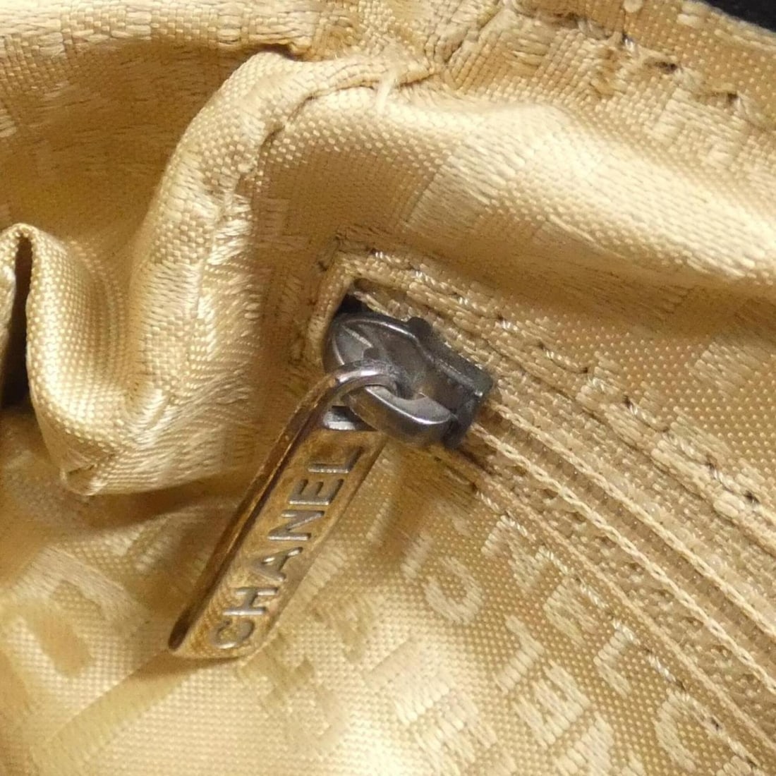 Chanel 23050 handbag - 9