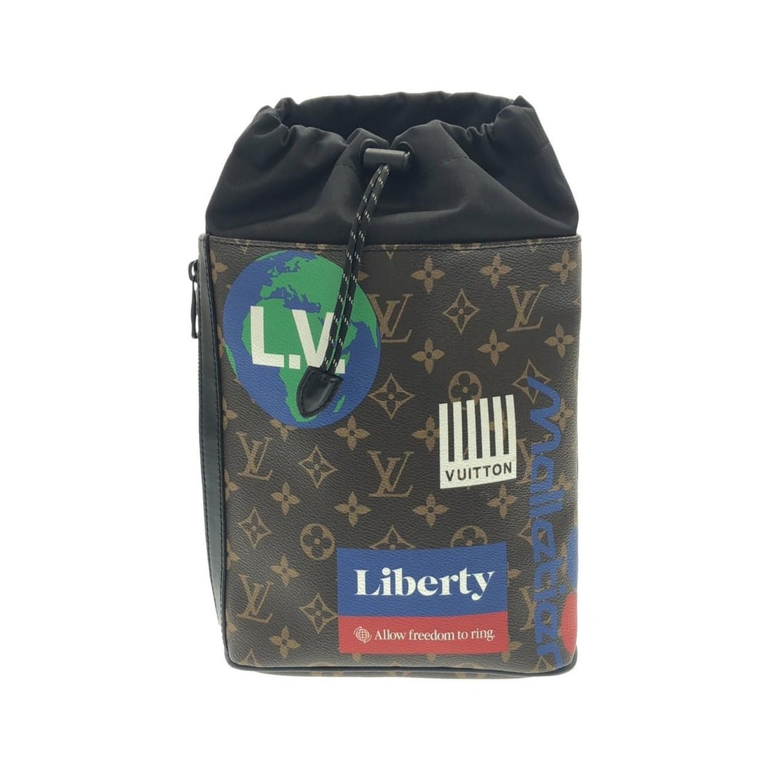 Louis Vuitton Monogram Logo Chalk Sling Bag M44625 Shoulder: --- Catalog ---Category: SizeSize (HxWxD): 32cm x 22cm x 8cm / 12.59'' x 8.66'' x 3.14''Category: DesignType: Shoulder bagColor: Black, BrownGender: Men,WomenMaterial: Coated canvas Category: GeneralM
