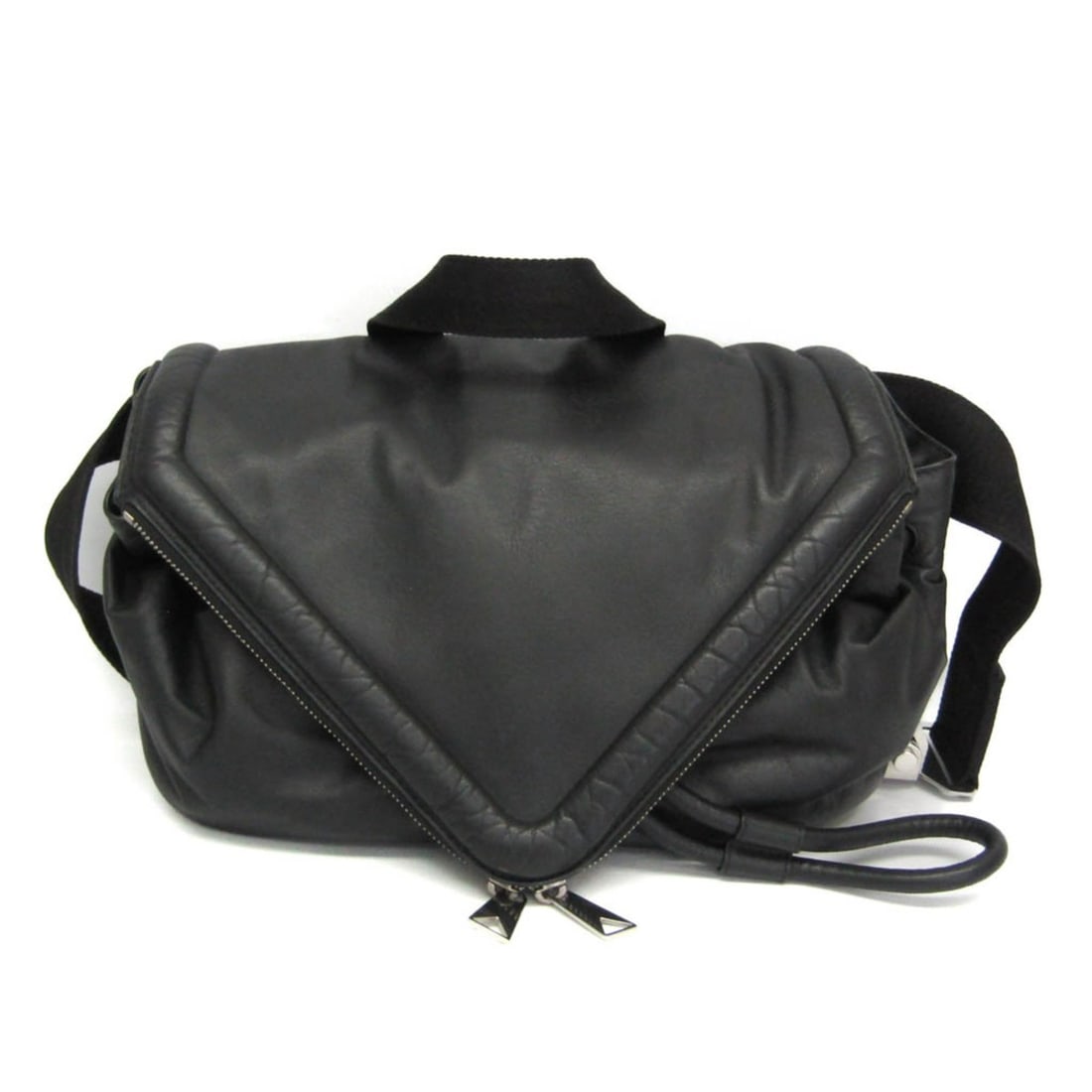 Bottega Veneta Beak Belt Bag 659419 Women's Leather Shoulder Bag Black: --- Catalog ---Category: SizeHandle Drop: 6.50cm / 2.56''Size (HxWxD): 15cm x 31cm x 11cm / 5.9'' x 12.2'' x 4.33''Strap Length: 98cm / 38.58''Handle Length: 18cm / 7.08''Category: DesignType: Shoulde