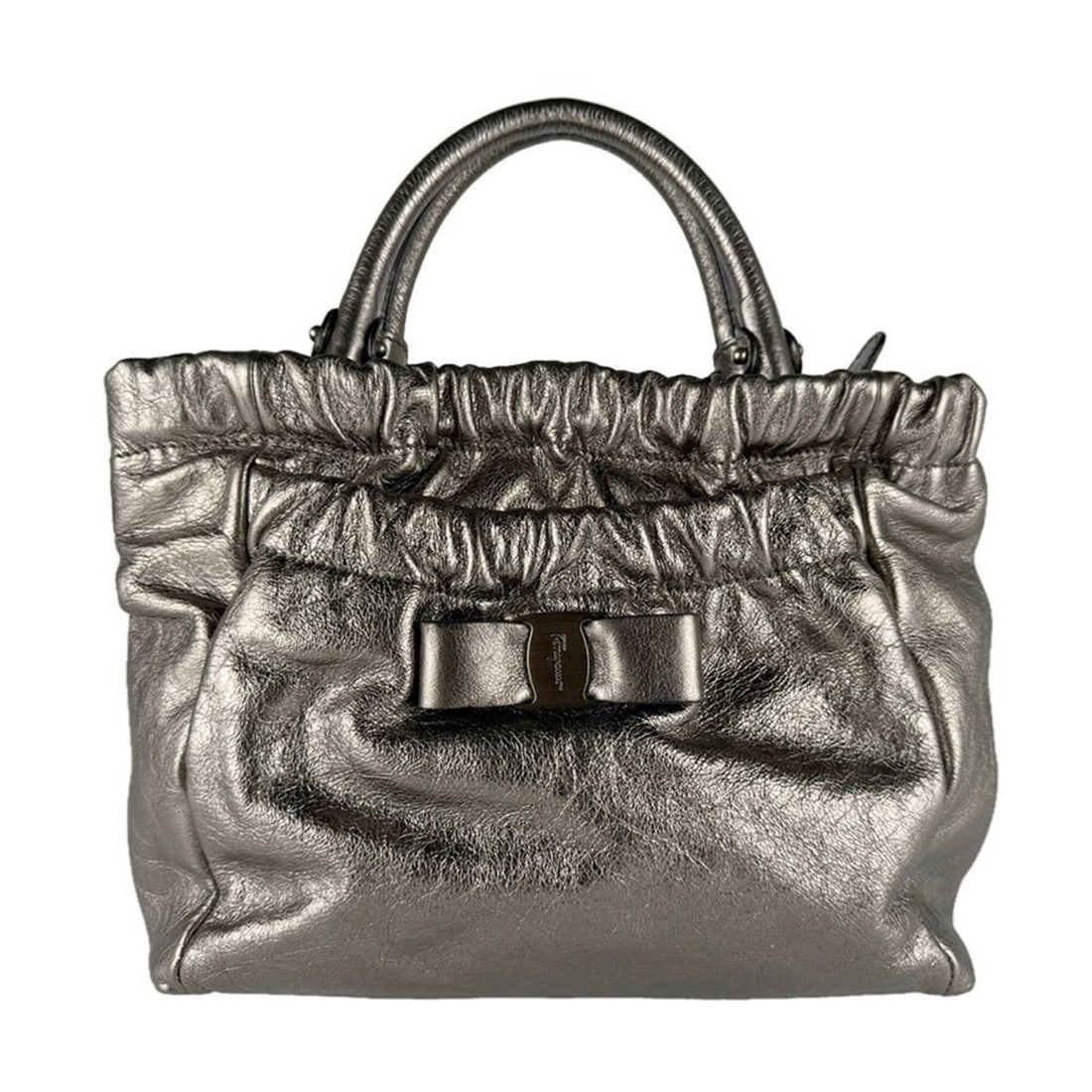 Salvatore Ferragamo handbag/shoulder bag, Vara ribbon, leather, metallic khaki, women's, z9734: --- Catalog ---Category: SizeSize (HxWxD): 20cm x 24cm x 11cm / 7.87'' x 9.44'' x 4.33''Category: DesignType: Handbag, Shoulder bagColor: Khaki, MetallicGender: WomenMaterial: Leather Category: Genera