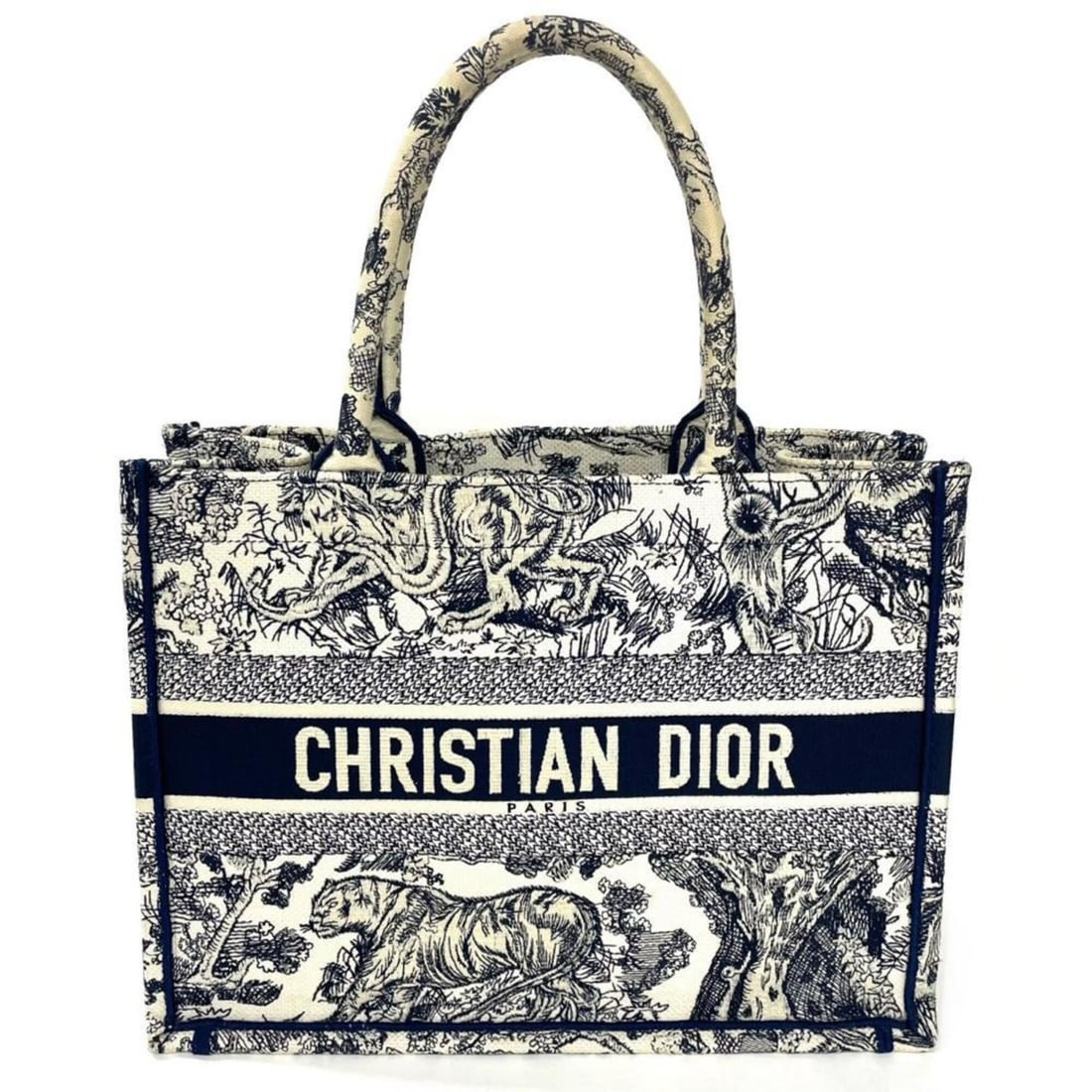 Christian Dior Dior Medium Toile de Jouy Tote Bag, Canvas, Navy, 50MA 0244: --- Catalog ---Category: SizeSize (HxWxD): 27cm x 36cm x 16cm / 10.62'' x 14.17'' x 6.29''Category: DesignType: Tote bagColor: NavyGender: WomenMaterial: Canvas Category: GeneralMPN: 50MA 0244Brand: C