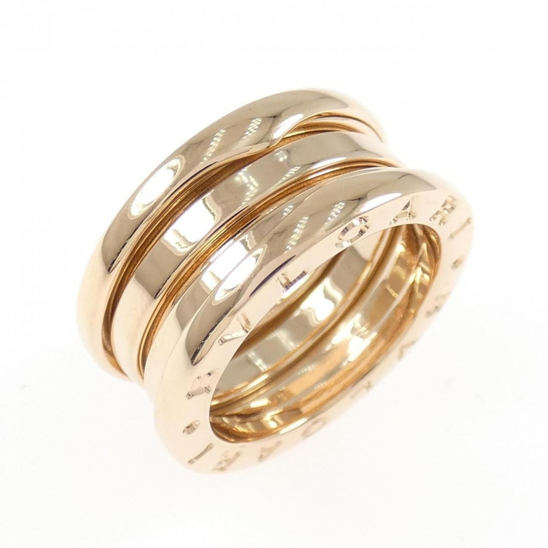 Bvlgari B.zero1 3-band ring: --- Catalog ---Category: SizeWidth: 8.2mm / 0.32''Weight: 8g / 0.28oz.JP Size: 7.5US Size: 4Brand Size: 48Category: DesignType: Band ringColor: PinkMetal: GoldGender: WomenMetal Purity: 18KCategory: