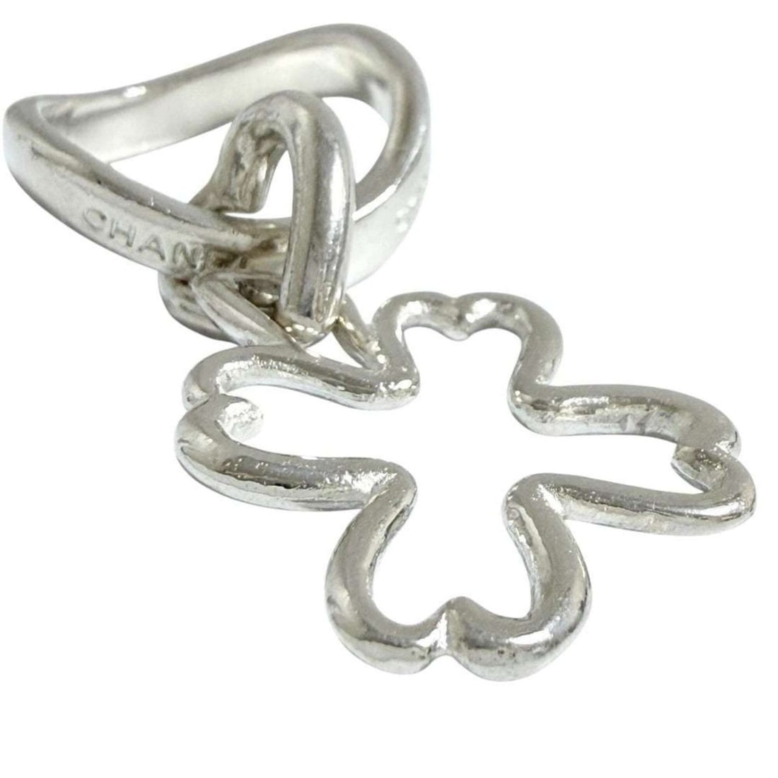 Chanel Women's Clover Heart Ring, Size 7, Sterling Silver (925): --- Catalog ---Category: SizeJP Size: 7US Size: 4Category: DesignType: Band ringColor: SilverGender: WomenMaterial: Silver 925Category: GeneralBrand: Chanel--- Item List ---Section: ConditionRanking: 