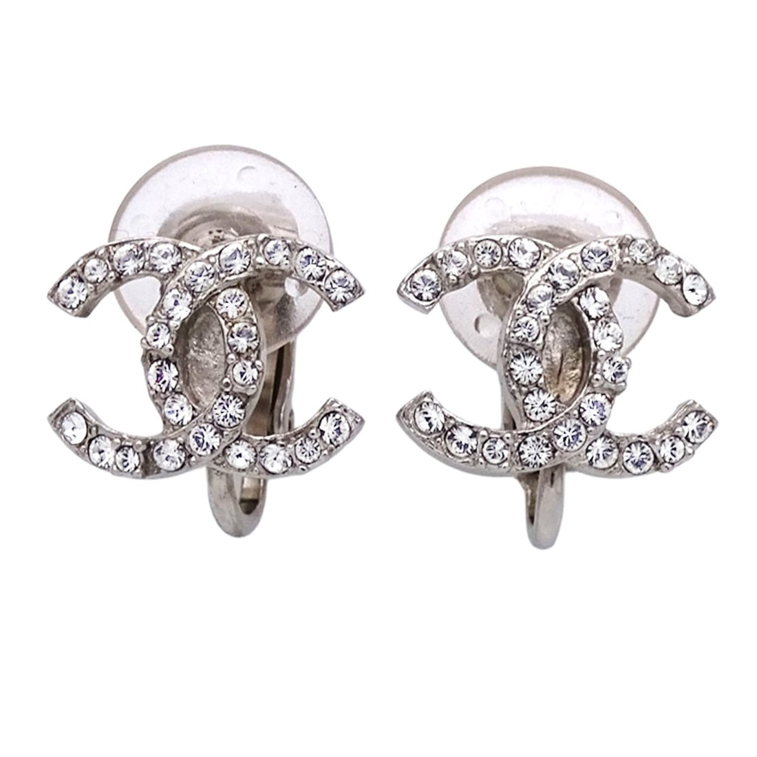 Chanel earrings, Coco Mark design, women's, brand name, GP rhinestone, silver.: --- Catalog ---Category: SizeSize (HxWxD): 10.00mm x 13.40mm / 0.39'' x 0.53''Category: DesignType: Clip earringsColor: SilverGender: WomenMaterial: Gold plating, RhinestoneCategory: GeneralBrand: Cha