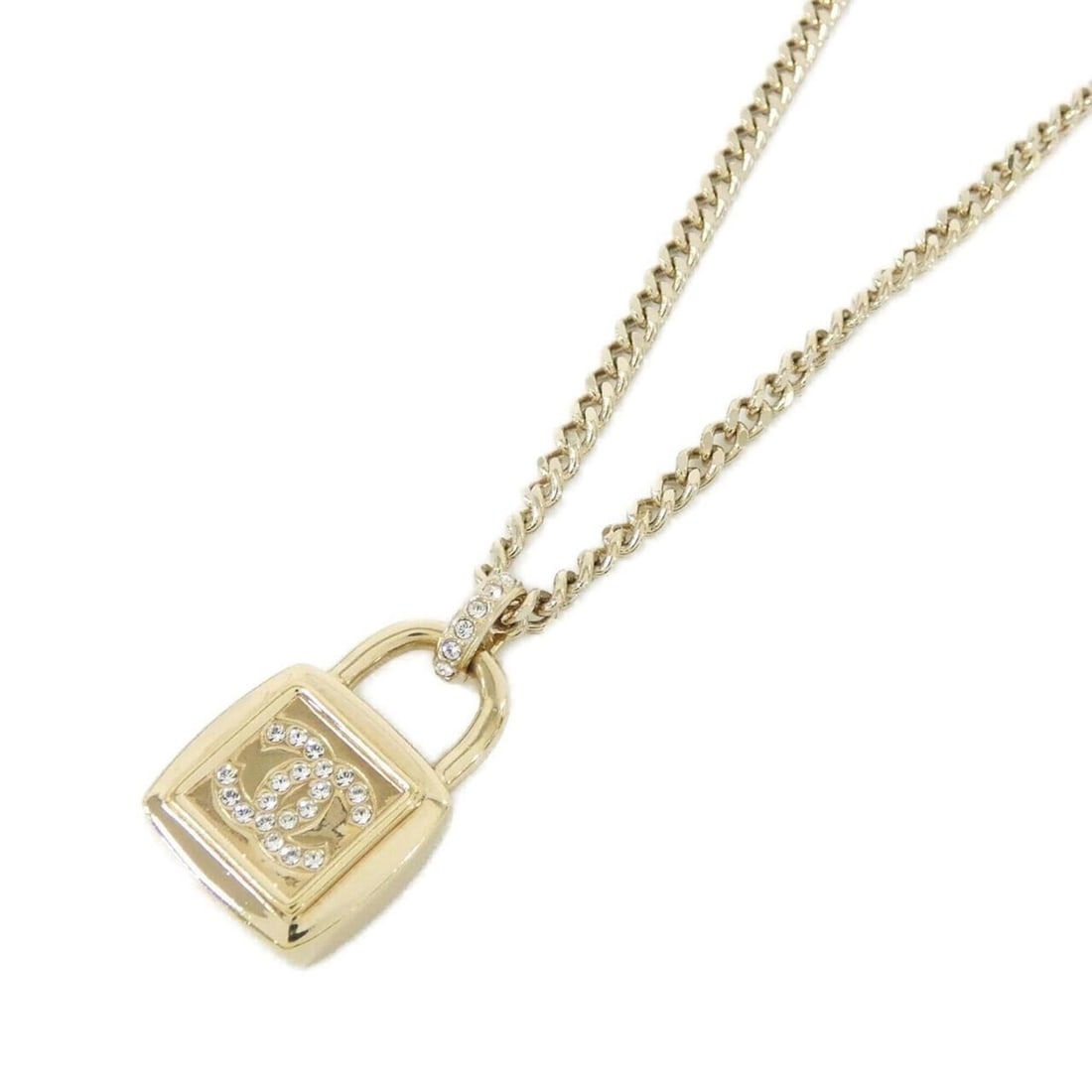 Chanel ABA342 Necklace: --- Catalog ---Category: SizePendant Size: 39mm x 21mm / 1.53'' x 0.82''Neck Circumference: 89 cm - 92 cm / 35.03'' - 36.22''Category: DesignColor: GoldStone: CrystalGender: WomenNecklace Type:
