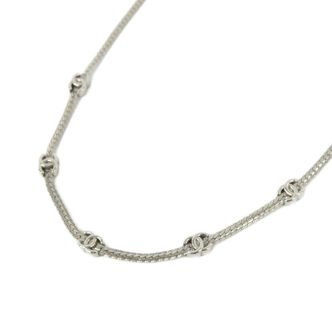 Chanel ABE255 Necklace: --- Catalog ---Category: SizePendant Size: 5mm x 7mm / 0.19'' x 0.27''Neck Circumference: 31 cm - 45 cm / 12.2'' - 17.71''Category: DesignColor: SilverGender: WomenNecklace Type: NecklaceCategory: