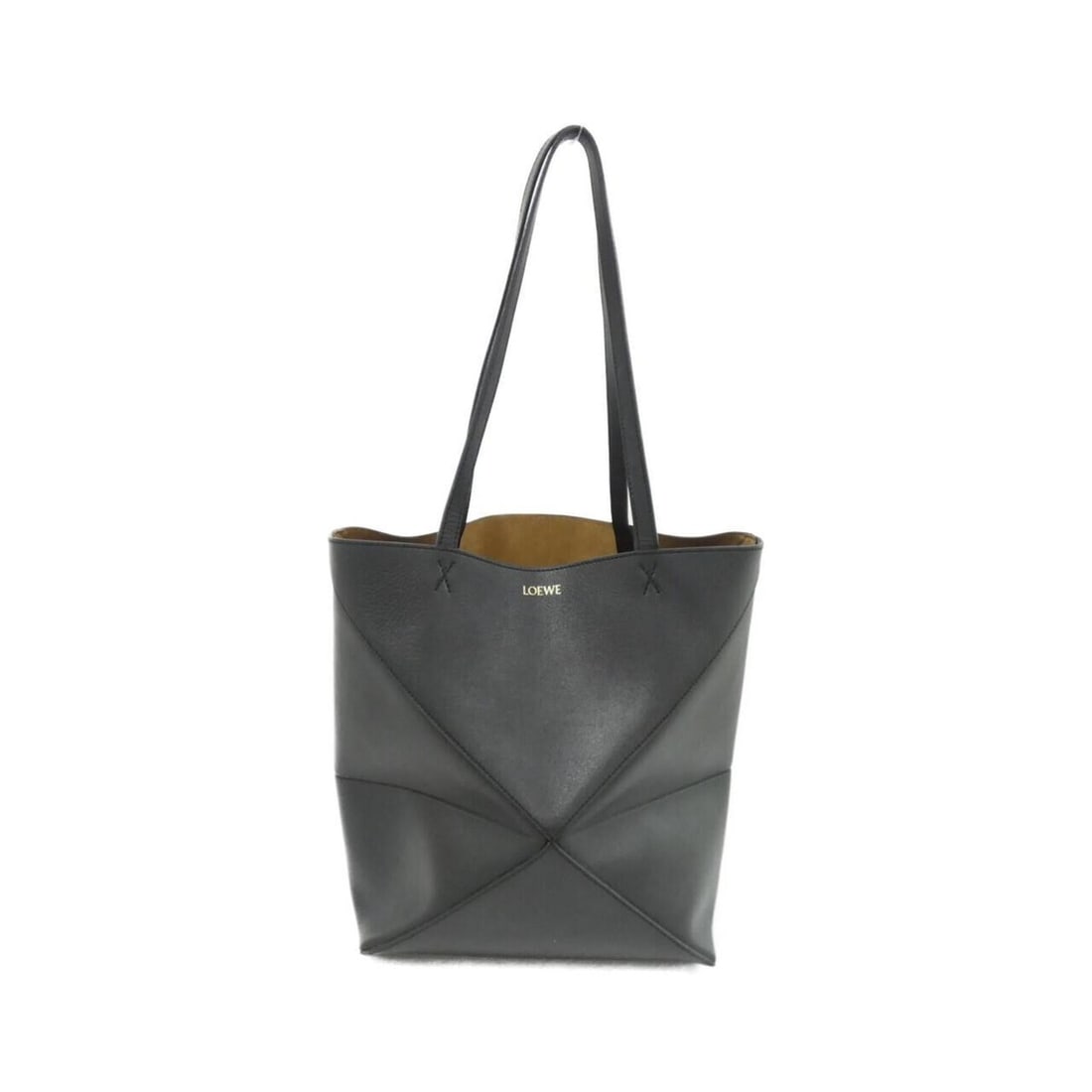 Loewe Puzzle Fold Tote A657G50X01 Handbag: --- Catalog ---Category: SizeSize (HxWxD): 31cm x 36cm x 15cm / 12.2'' x 14.17'' x 5.9''Category: DesignType: HandbagColor: BlackGender: WomenMaterial: Leather Leather/Fur Type: CalfskinCategory: