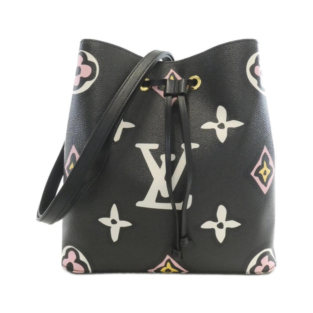 Louis Vuitton Wild at Heart Neo Noe M45821 Shoulder Bag: --- Catalog ---Category: SizeSize (HxWxD): 26cm x 26cm x 17cm / 10.23'' x 10.23'' x 6.69''Category: DesignType: Shoulder bagColor: BlackGender: WomenMaterial: Coated canvas Hardware Color: