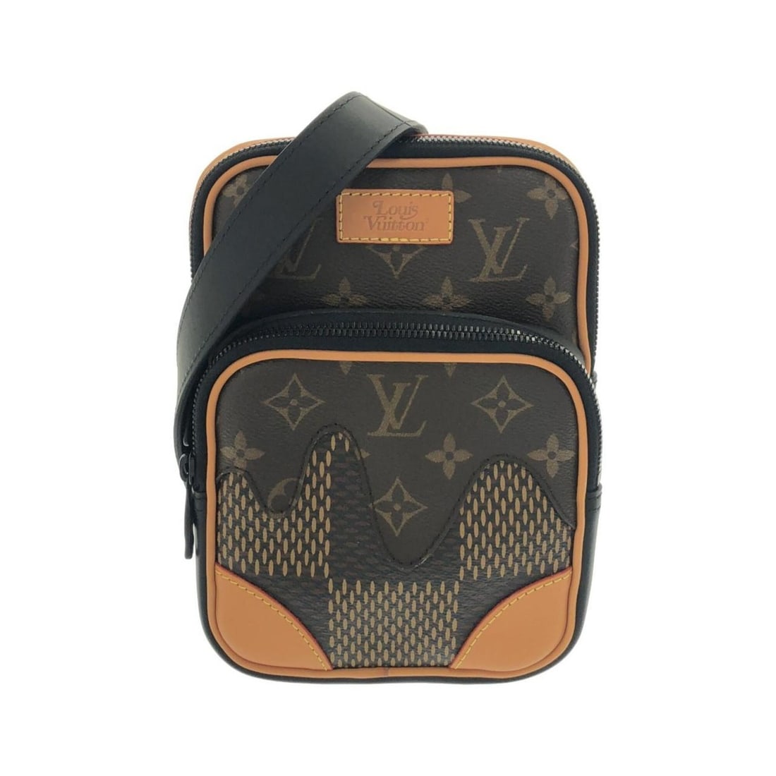 Louis Vuitton Damier Giant (LV Squared) Amazon Slingback N40379 Shoulder Bag: --- Catalog ---Category: SizeSize (HxWxD): 22cm x 16cm x 5.5cm / 8.66'' x 6.29'' x 2.16''Category: DesignType: Shoulder bagColor: EbeneGender: Men,WomenMaterial: Coated canvas Category: GeneralMPN: