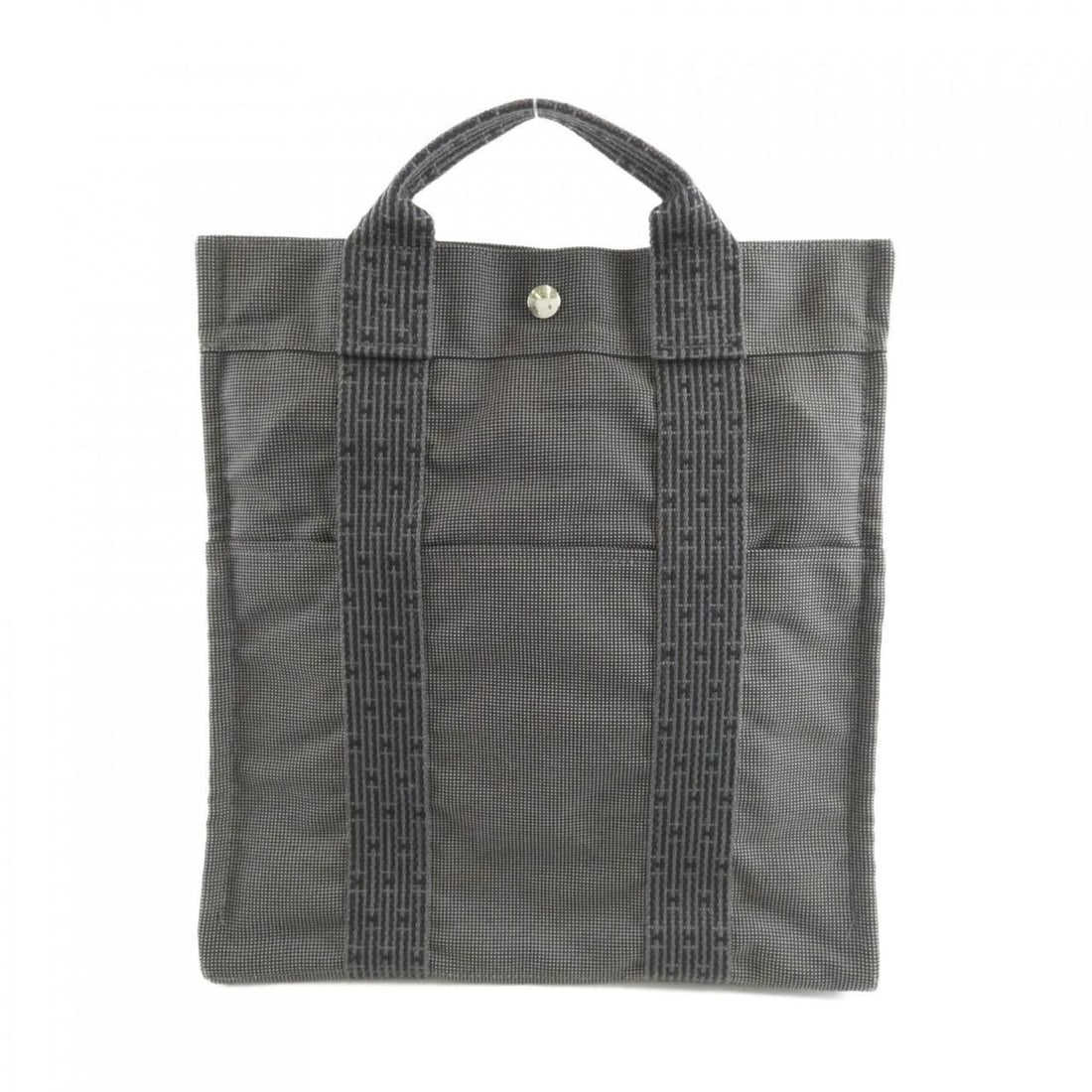 Hermes Herline Sac Ad MM 100952M Backpack: --- Catalog ---Category: SizeSize (HxWxD): 34cm x 32cm x 12cm / 13.38'' x 12.59'' x 4.72''Category: DesignType: BackpackColor: BlackGender: WomenMaterial: Canvas Hardware Color: SilverCategory:
