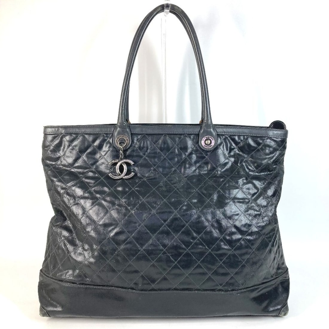 CHANEL CC Coco Mark Logo Charm Matelassé Quilted Shoulder Tote Bag Boston Handbag Coated Canvas: --- Catalog ---Category: SizeSize (HxWxD): 37cm x 46cm x 12cm / 14.56'' x 18.11'' x 4.72''Category: DesignType: Boston bag, Shoulder bag, Tote bagColor: BlackGender: Men,WomenMaterial: Coated canvas ,