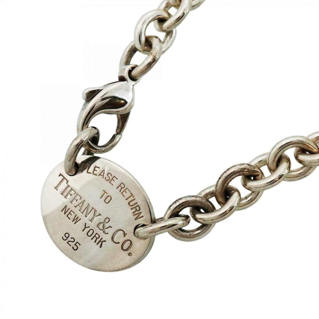 Tiffany & Co. Return to Oval Sterling Silver Necklace for Women: --- Catalog ---Category: SizePendant Size: 18mm x 22.6mm / 0.7'' x 0.88''Neck Circumference: 39.5 cm / 15.55''Category: DesignGender: WomenMaterial: Silver 925Necklace Type: NecklaceCategory: GeneralB