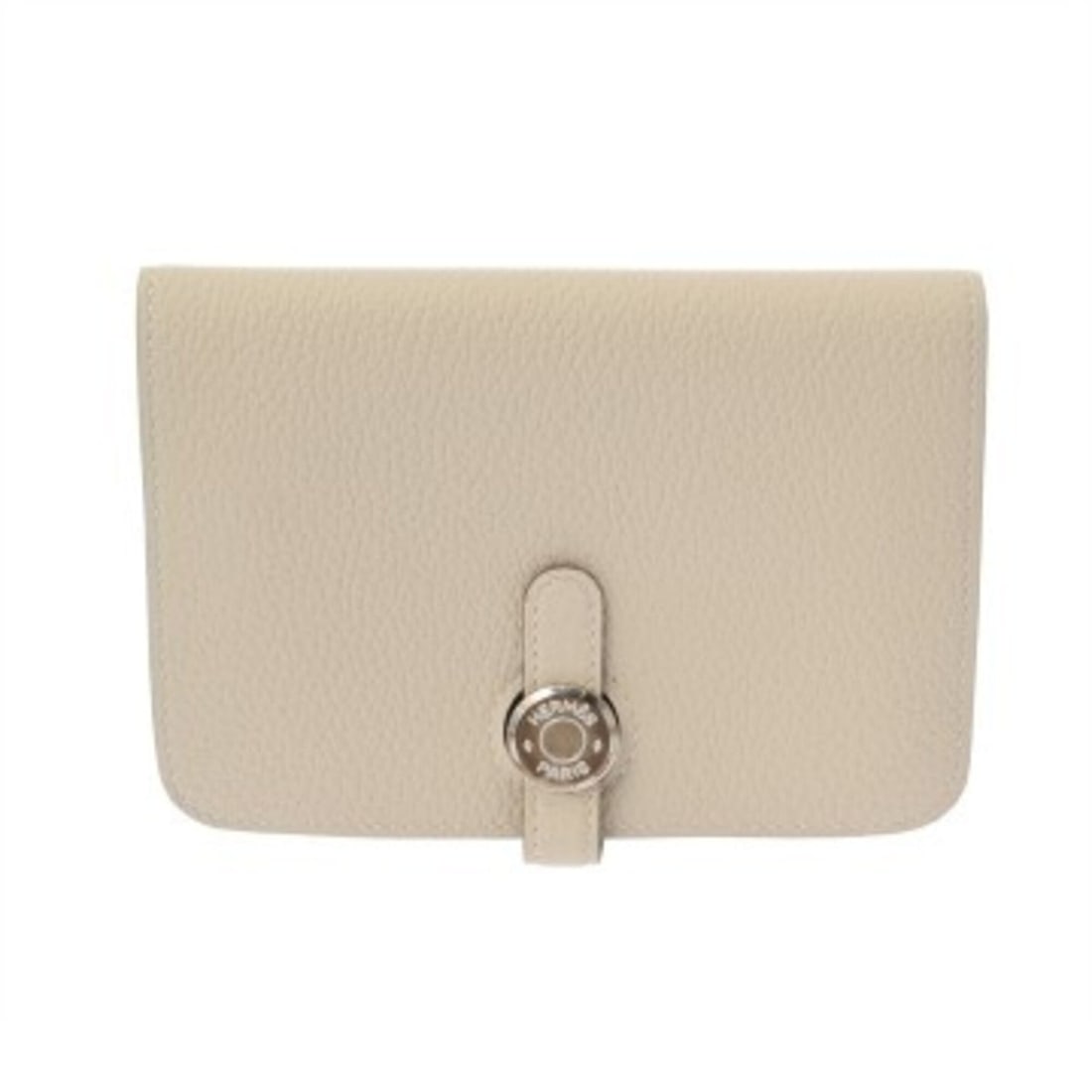 HERMES Dogon Compact Wallet, Craie, Silver Hardware, C Stamp (circa 2018), Men's/Women's, Togo: --- Catalog ---Category: SizeSize (HxWxD): 9.5cm x 14cm / 3.74'' x 5.51''Category: DesignType: Wallet (bi-fold)Gender: Men,WomenMaterial: Togo leather Category: GeneralBrand: Hermes--- Item List ---Se
