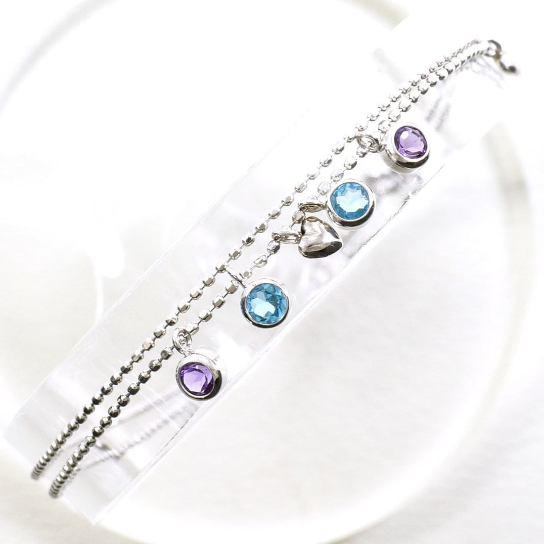 18K White Gold Bracelet with Blue Topaz and Amethyst, Total Weight 1.8g, 19cm, Jewelry: --- Catalog ---Category: SizeLength: 19cm / 7.48''Weight: 1.8g / 0.06oz.Category: DesignType: Charm braceletColor: Amethyst, Blue, White goldMetal: White GoldStone: Amethyst, TopazGender: WomenMateria