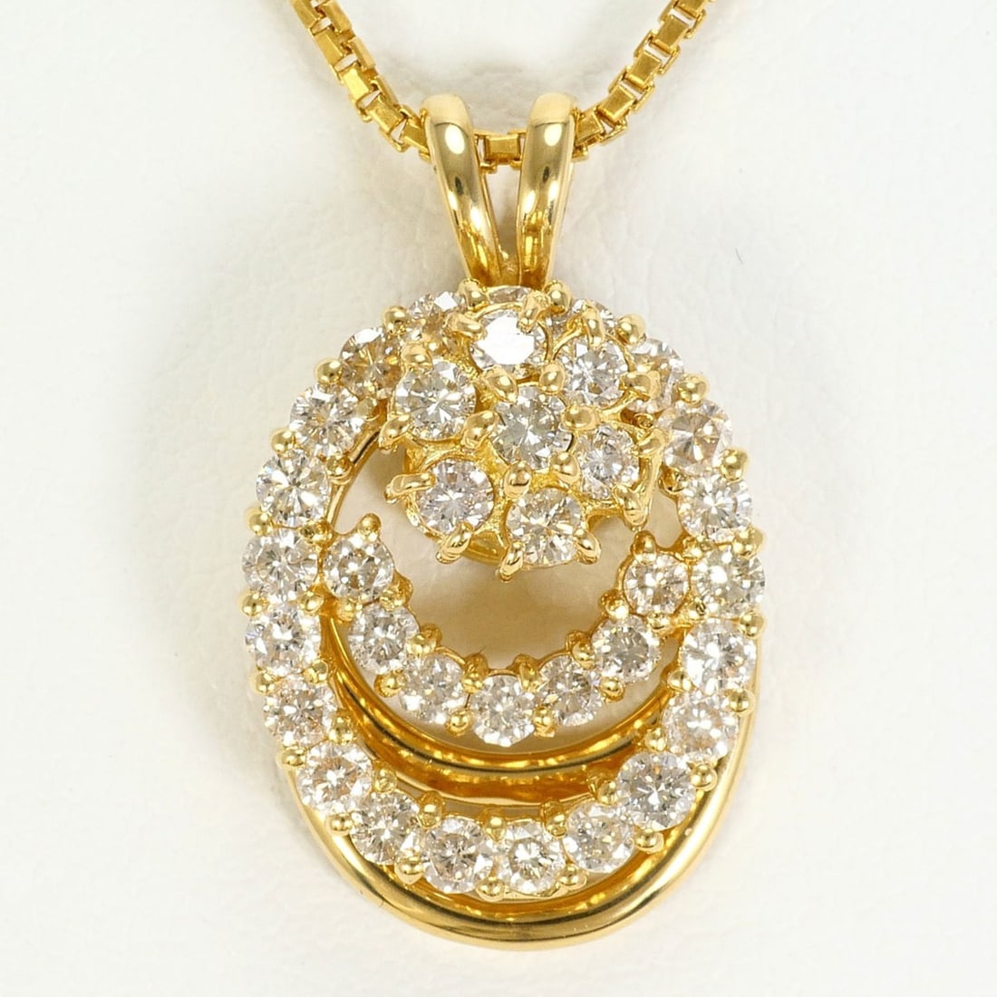 18K (18-karat) Yellow Gold Necklace with 0.80ct Diamond, Total Weight 6.2g, 40cm Length, Jewelry: --- Catalog ---Category: SizeWeight: 6.2g / 0.21oz.Pendant Size: 20mm x 13mm / 0.78'' x 0.51''Neck Circumference: 40 cm / 15.74''Category: DesignColor: Yellow goldMetal: GoldStone: DiamondGender: Wome