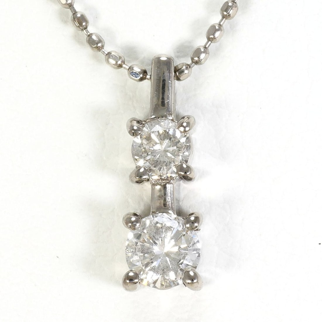 18K (18-karat white gold) necklace with 0.30ct diamond, total weight 2.2g, 42cm length. Jewelry. (1 of 5)