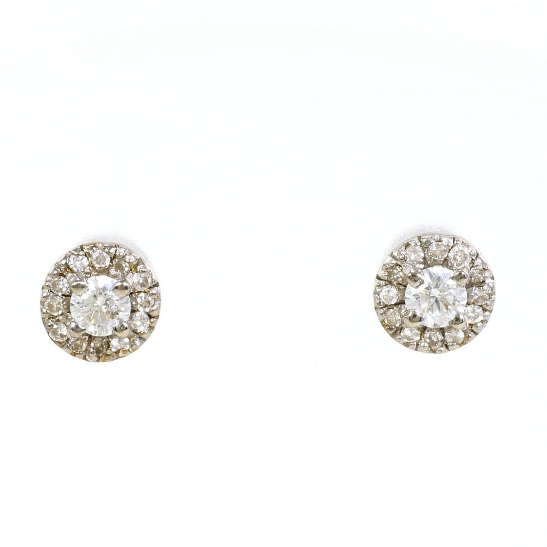 18K (18-karat white gold) earrings with 0.18ct diamonds, total weight 1.4g, jewelry.: --- Catalog ---Category: SizeWeight: 1.4g / 0.04oz.Category: DesignType: Stud earringsColor: White goldMetal: White GoldStone: DiamondGender: WomenMaterial: White gold (18K)Metal Purity: 18KWeight (ct
