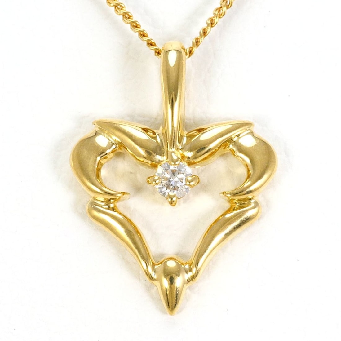 18K (18-karat) Yellow Gold Necklace with Diamond (carat weight not stamped), Total Weight 1.8g,: --- Catalog ---Category: SizeWeight: 1.8g / 0.06oz.Pendant Size: 13mm x 10mm / 0.51'' x 0.39''Neck Circumference: 40 cm / 15.74''Category: DesignColor: Yellow goldMetal: GoldStone: DiamondGender: Wome