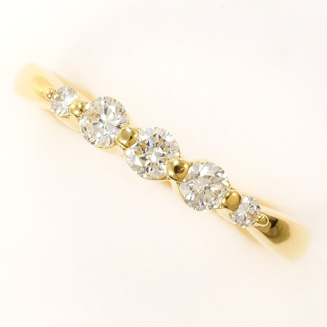 18K (18-karat) Yellow Gold Ring with 0.30ct Diamond, Total Weight 1.8g, Jewelry: --- Catalog ---Category: SizeWidth: 3mm / 0.12''Weight: 1.8g / 0.06oz.JP Size: 12US Size: 6.5Category: DesignType: Band ringColor: Yellow goldMetal: GoldStone: DiamondGender: WomenMetal Purity: 18KWei
